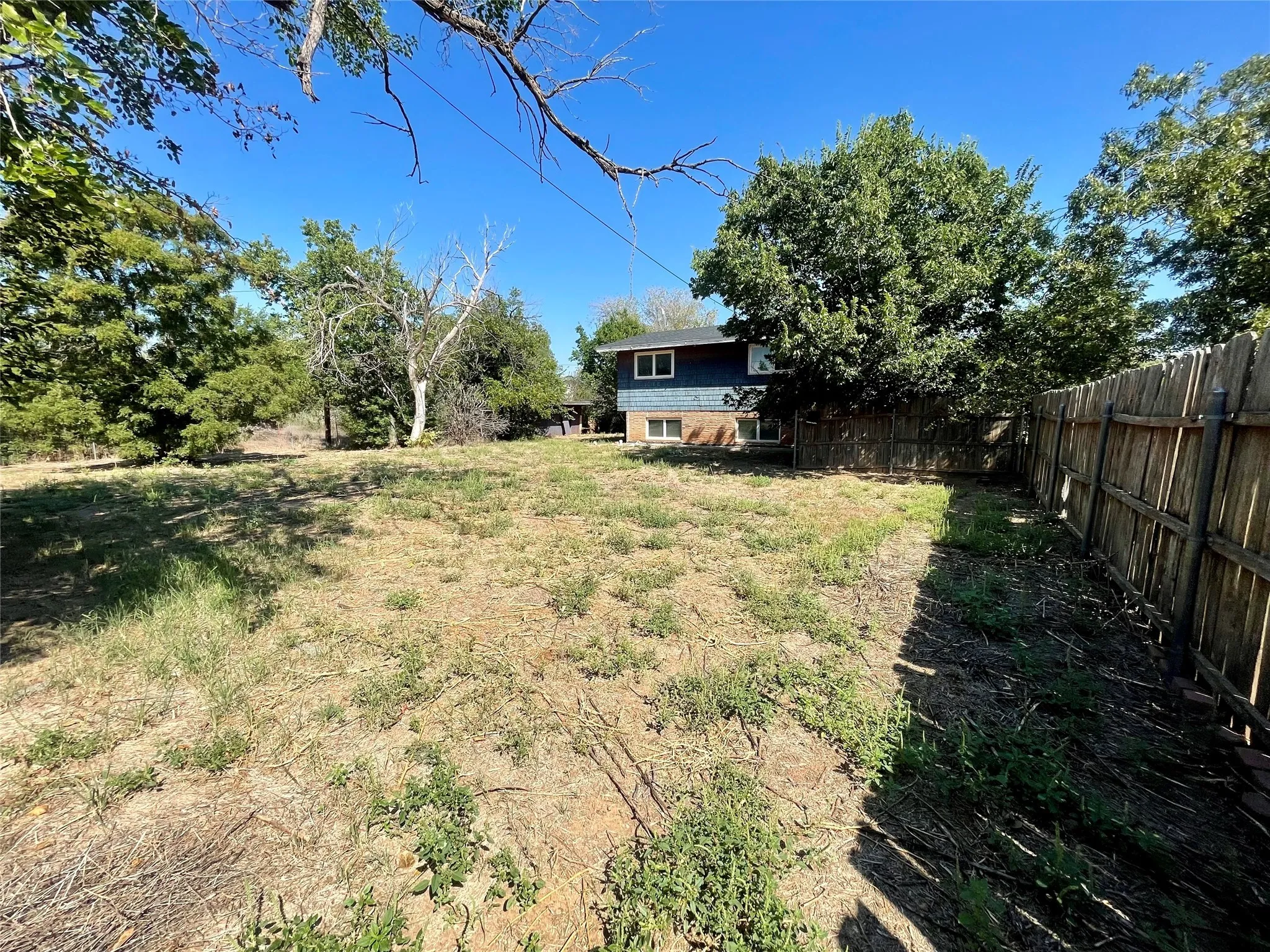 Single Family Residence For Sale in Hardeman County , 500 Green Street, Quanah, Texas 79252, 3 Bedroom, 1 Bathroom, 2 Garage spaces, 2,224 Sqft, built in 1977, mls#21063586, Real Estate Agent in Quanah, Homes For Sale in Hardeman county, Homes For Sale in Quanah, Realtor in Quanah Texas, Real Estate Brokerage Independent Realty Texas, Luminita Cordes Realtor