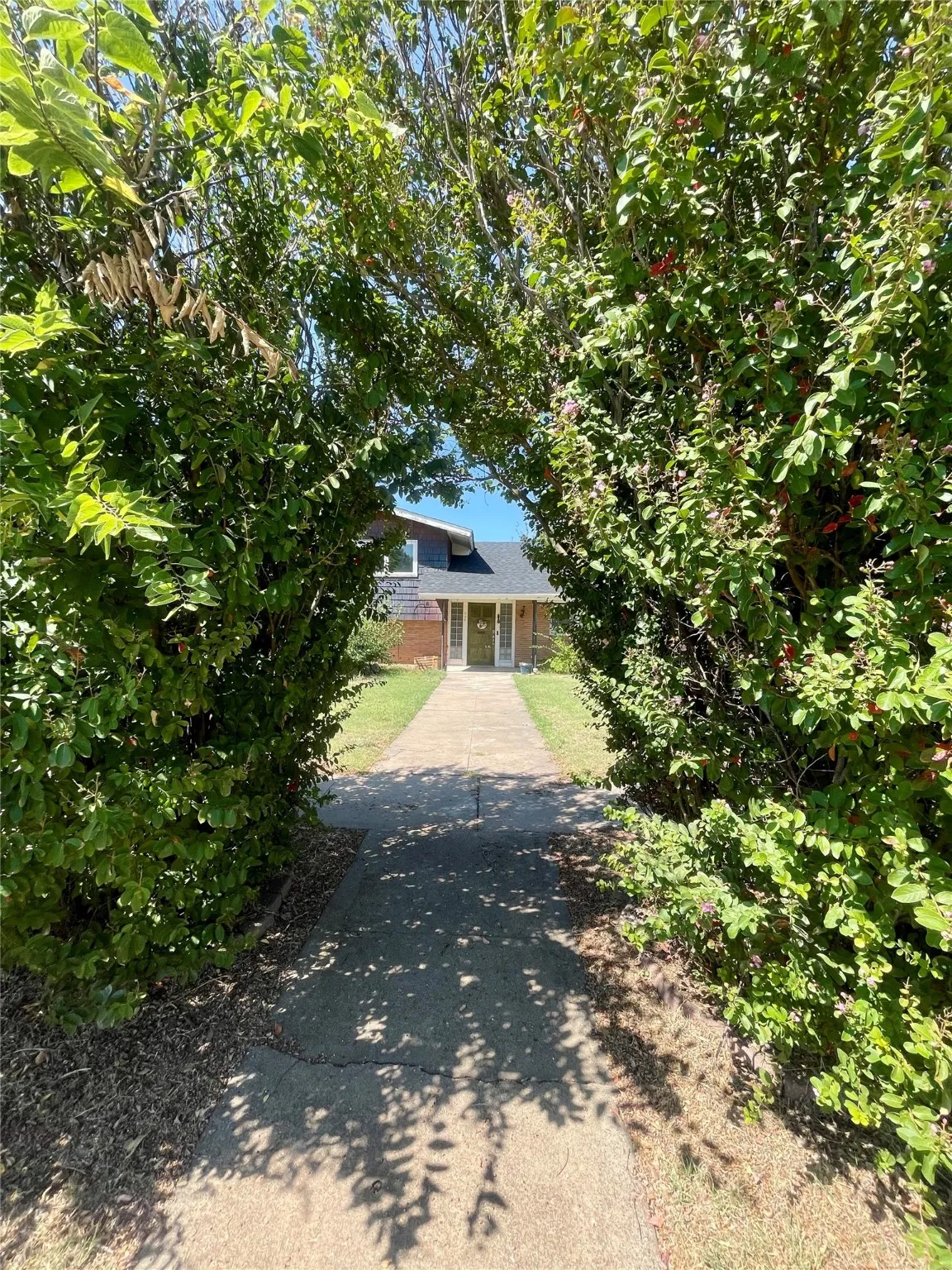 Single Family Residence For Sale in Hardeman County , 500 Green Street, Quanah, Texas 79252, 3 Bedroom, 1 Bathroom, 2 Garage spaces, 2,224 Sqft, built in 1977, mls#21063586, Real Estate Agent in Quanah, Homes For Sale in Hardeman county, Homes For Sale in Quanah, Realtor in Quanah Texas, Real Estate Brokerage Independent Realty Texas, Luminita Cordes Realtor