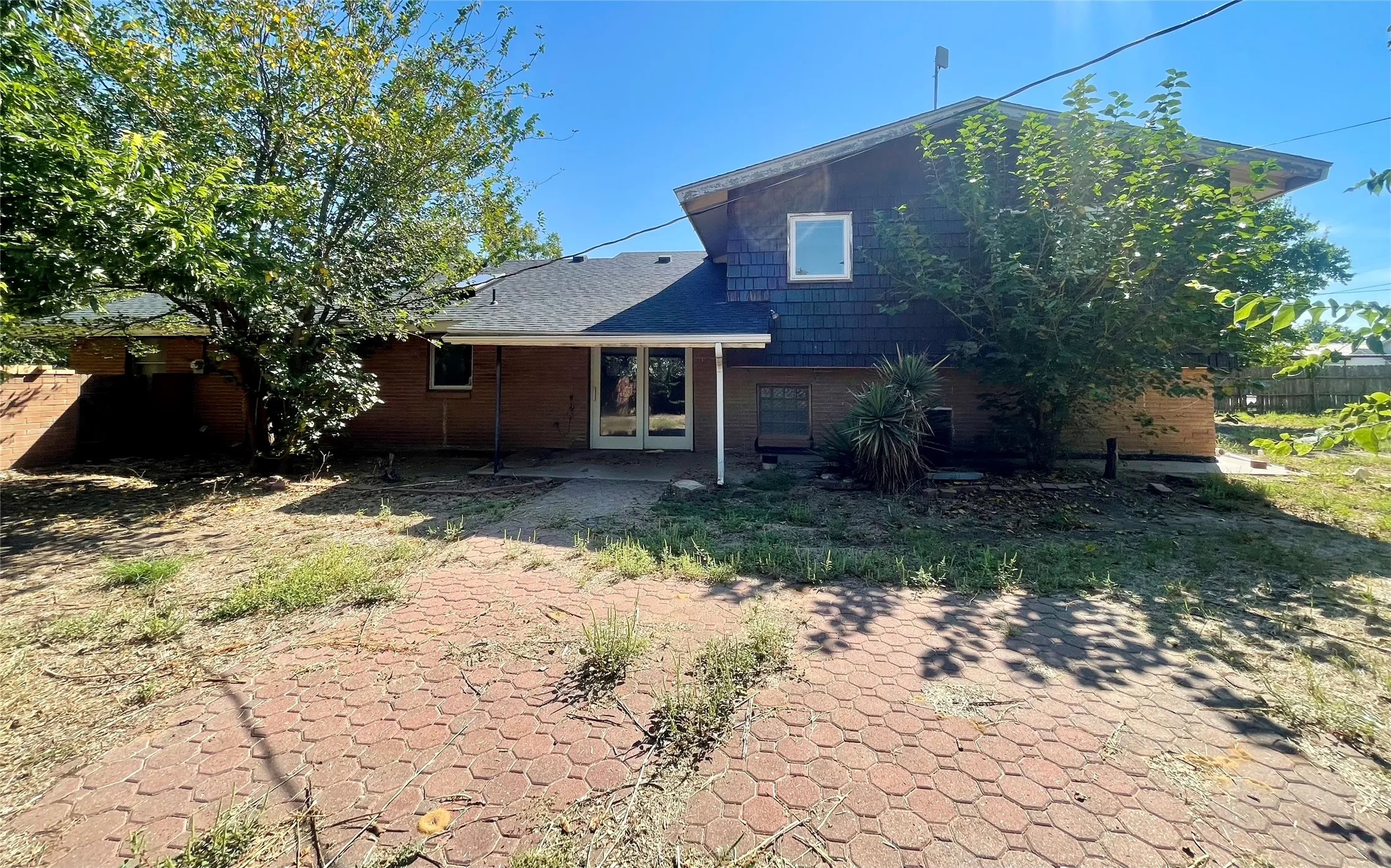 Single Family Residence For Sale in Hardeman County , 500 Green Street, Quanah, Texas 79252, 3 Bedroom, 1 Bathroom, 2 Garage spaces, 2,224 Sqft, built in 1977, mls#21063586, Real Estate Agent in Quanah, Homes For Sale in Hardeman county, Homes For Sale in Quanah, Realtor in Quanah Texas, Real Estate Brokerage Independent Realty Texas, Luminita Cordes Realtor