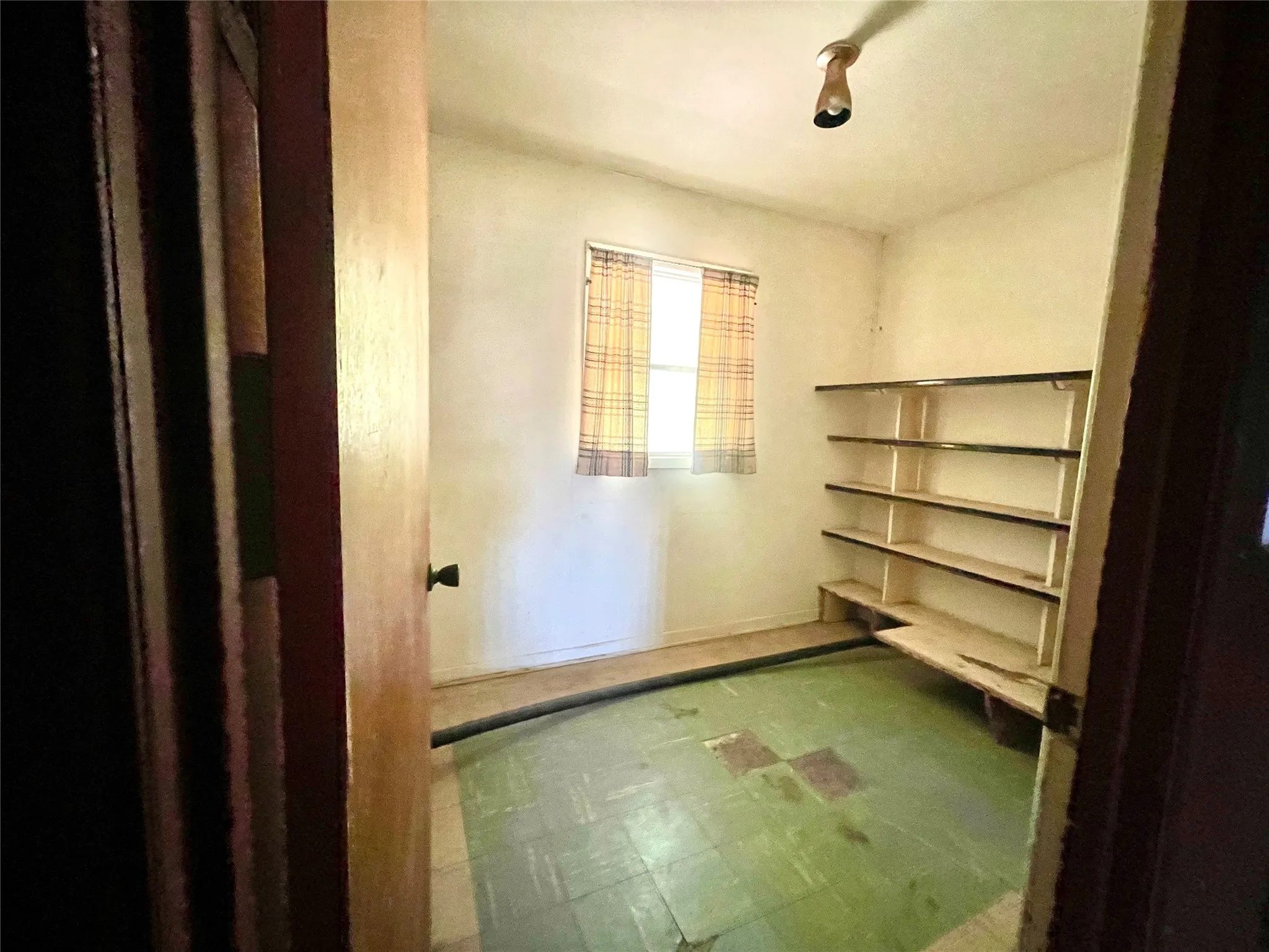Single Family Residence For Sale in Hardeman County , 500 Green Street, Quanah, Texas 79252, 3 Bedroom, 1 Bathroom, 2 Garage spaces, 2,224 Sqft, built in 1977, mls#21063586, Real Estate Agent in Quanah, Homes For Sale in Hardeman county, Homes For Sale in Quanah, Realtor in Quanah Texas, Real Estate Brokerage Independent Realty Texas, Luminita Cordes Realtor