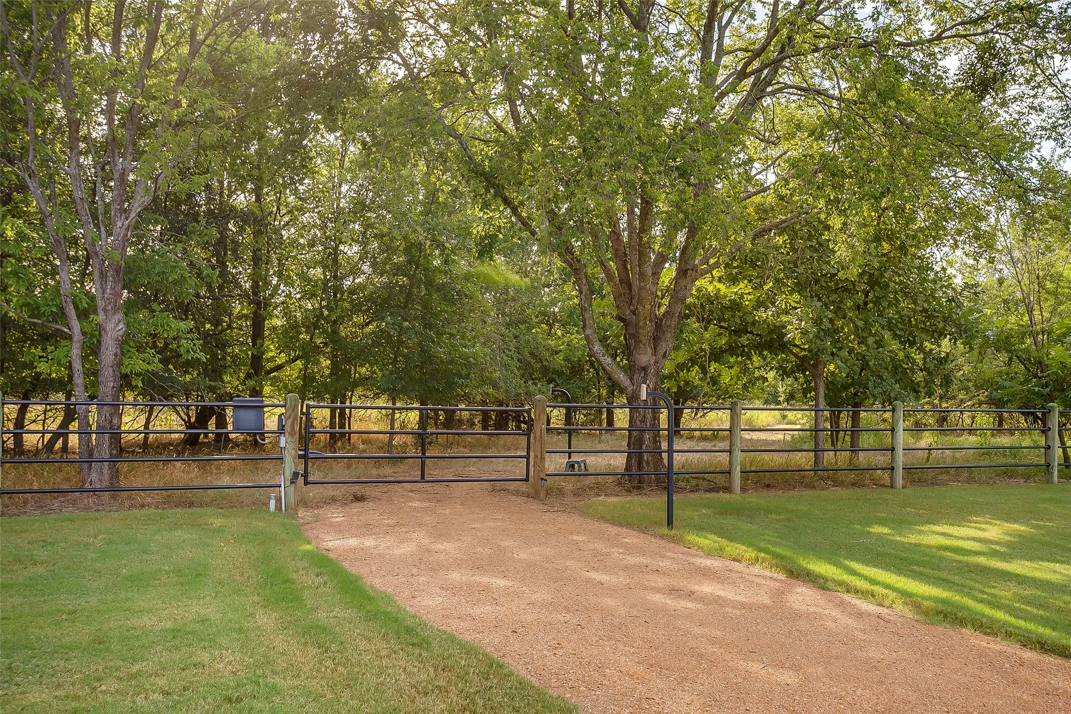 Private gated access to the nearly 2,000 AC of Corps of Engineers protected land and 20+ miles of riding trails.