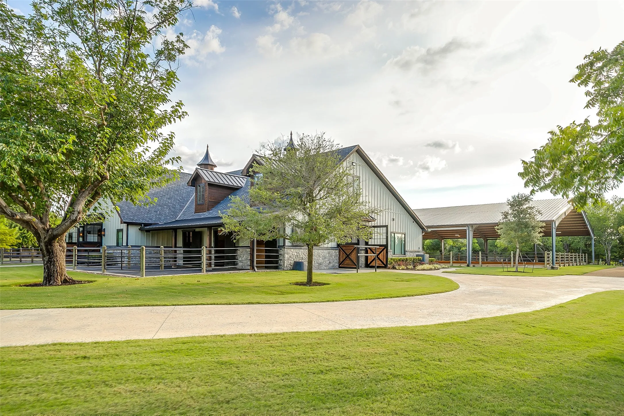TK Trails’ rare location nestled between protected Corps land and the natural beauty of Lake Grapevine.