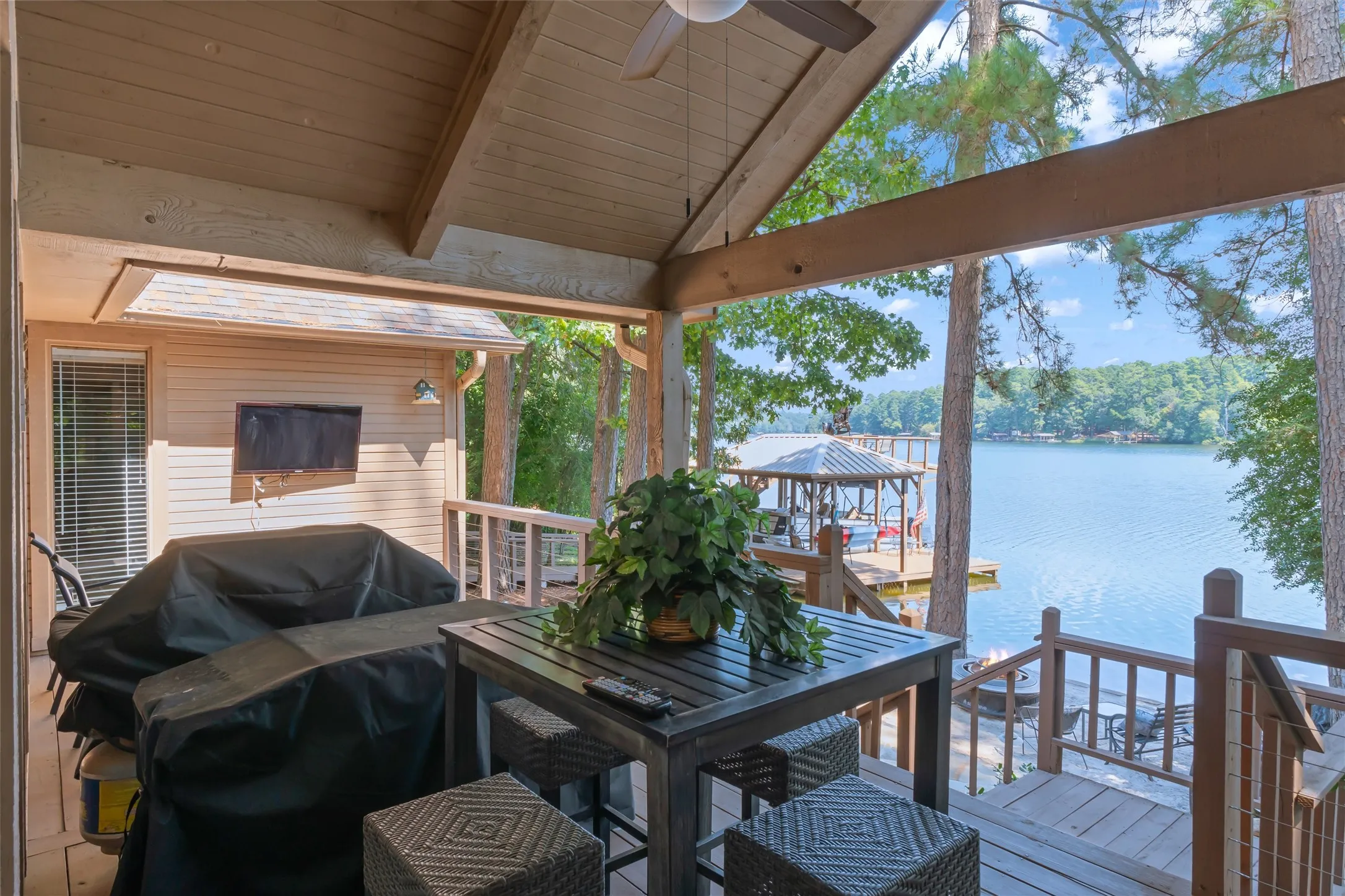 Single Family Residence For Sale in Wood County , 148 Pinewood Cove, Holly Lake Ranch, Texas 75765, 4 Bedroom, 4 Bathroom, 2 Garage spaces, 2,775 Sqft, built in 1993, mls#21063761, Real Estate Agent in Holly Lake Ranch, Homes For Sale in Wood county, Homes For Sale in Holly Lake Ranch, Realtor in Holly Lake Ranch Texas, Real Estate Brokerage Independent Realty Texas, Luminita Cordes Realtor
