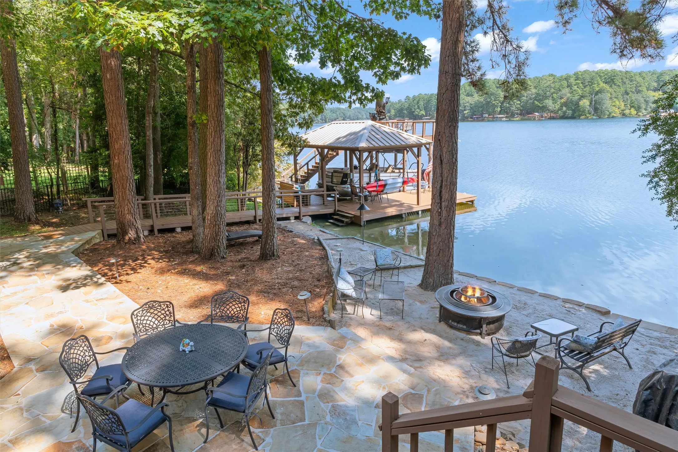 Single Family Residence For Sale in Wood County , 148 Pinewood Cove, Holly Lake Ranch, Texas 75765, 4 Bedroom, 4 Bathroom, 2 Garage spaces, 2,775 Sqft, built in 1993, mls#21063761, Real Estate Agent in Holly Lake Ranch, Homes For Sale in Wood county, Homes For Sale in Holly Lake Ranch, Realtor in Holly Lake Ranch Texas, Real Estate Brokerage Independent Realty Texas, Luminita Cordes Realtor