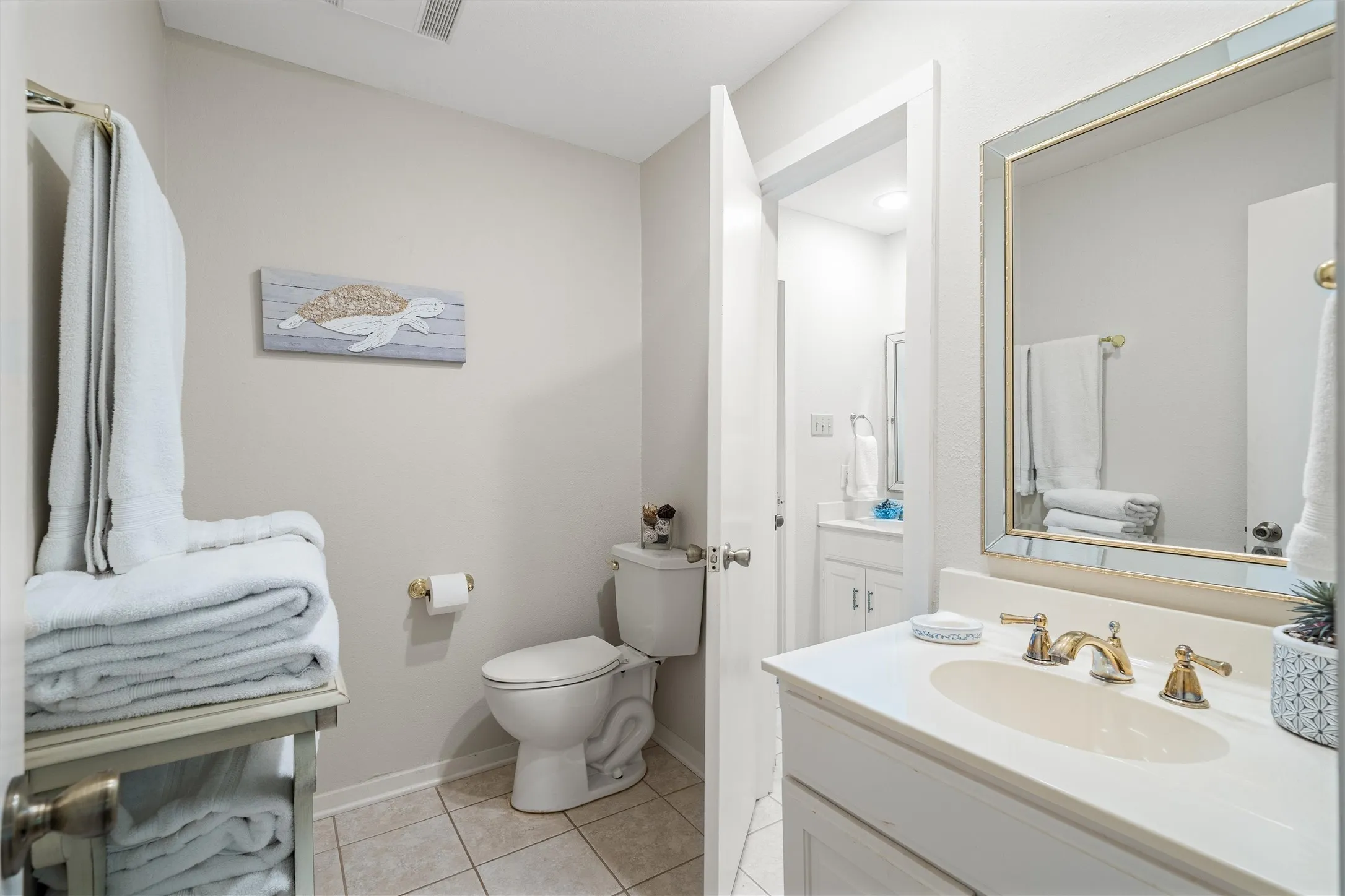 Single Family Residence For Sale in Wood County , 148 Pinewood Cove, Holly Lake Ranch, Texas 75765, 4 Bedroom, 4 Bathroom, 2 Garage spaces, 2,775 Sqft, built in 1993, mls#21063761, Real Estate Agent in Holly Lake Ranch, Homes For Sale in Wood county, Homes For Sale in Holly Lake Ranch, Realtor in Holly Lake Ranch Texas, Real Estate Brokerage Independent Realty Texas, Luminita Cordes Realtor