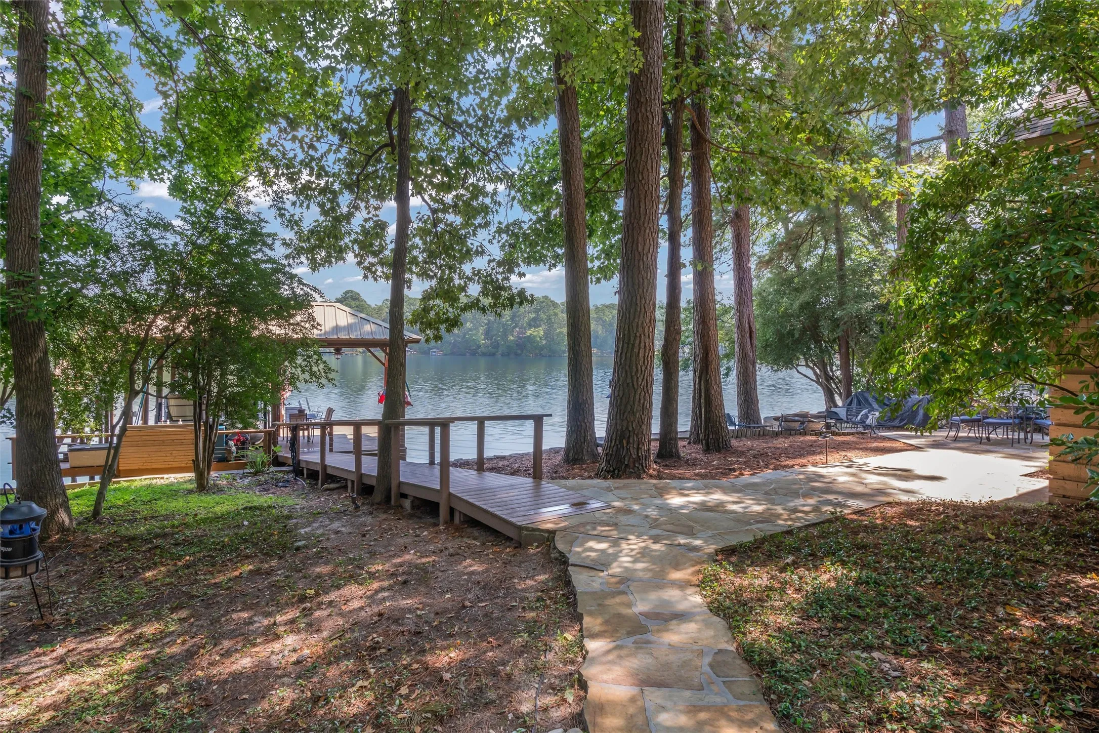 Single Family Residence For Sale in Wood County , 148 Pinewood Cove, Holly Lake Ranch, Texas 75765, 4 Bedroom, 4 Bathroom, 2 Garage spaces, 2,775 Sqft, built in 1993, mls#21063761, Real Estate Agent in Holly Lake Ranch, Homes For Sale in Wood county, Homes For Sale in Holly Lake Ranch, Realtor in Holly Lake Ranch Texas, Real Estate Brokerage Independent Realty Texas, Luminita Cordes Realtor