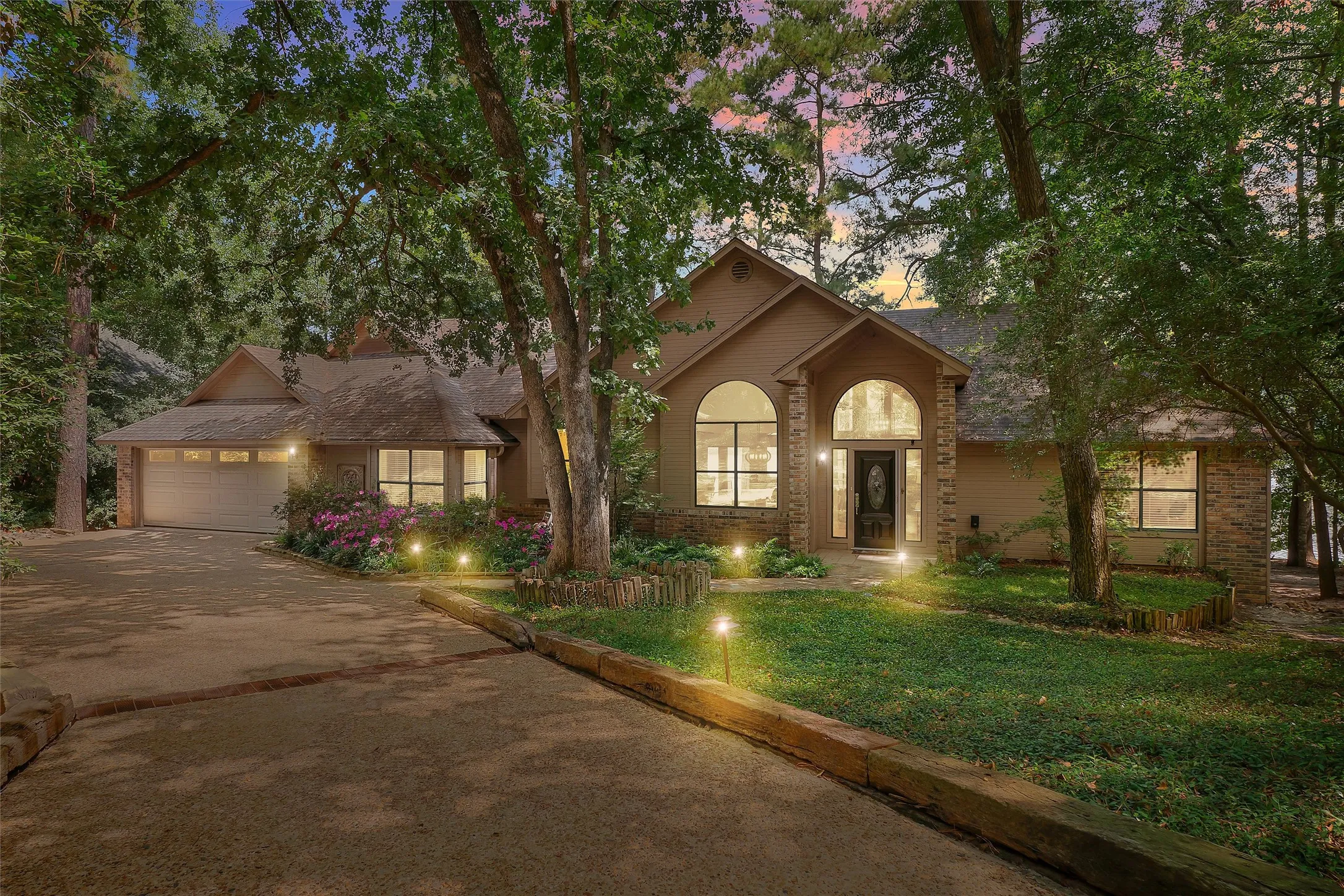 Single Family Residence For Sale in Wood County , 148 Pinewood Cove, Holly Lake Ranch, Texas 75765, 4 Bedroom, 4 Bathroom, 2 Garage spaces, 2,775 Sqft, built in 1993, mls#21063761, Real Estate Agent in Holly Lake Ranch, Homes For Sale in Wood county, Homes For Sale in Holly Lake Ranch, Realtor in Holly Lake Ranch Texas, Real Estate Brokerage Independent Realty Texas, Luminita Cordes Realtor