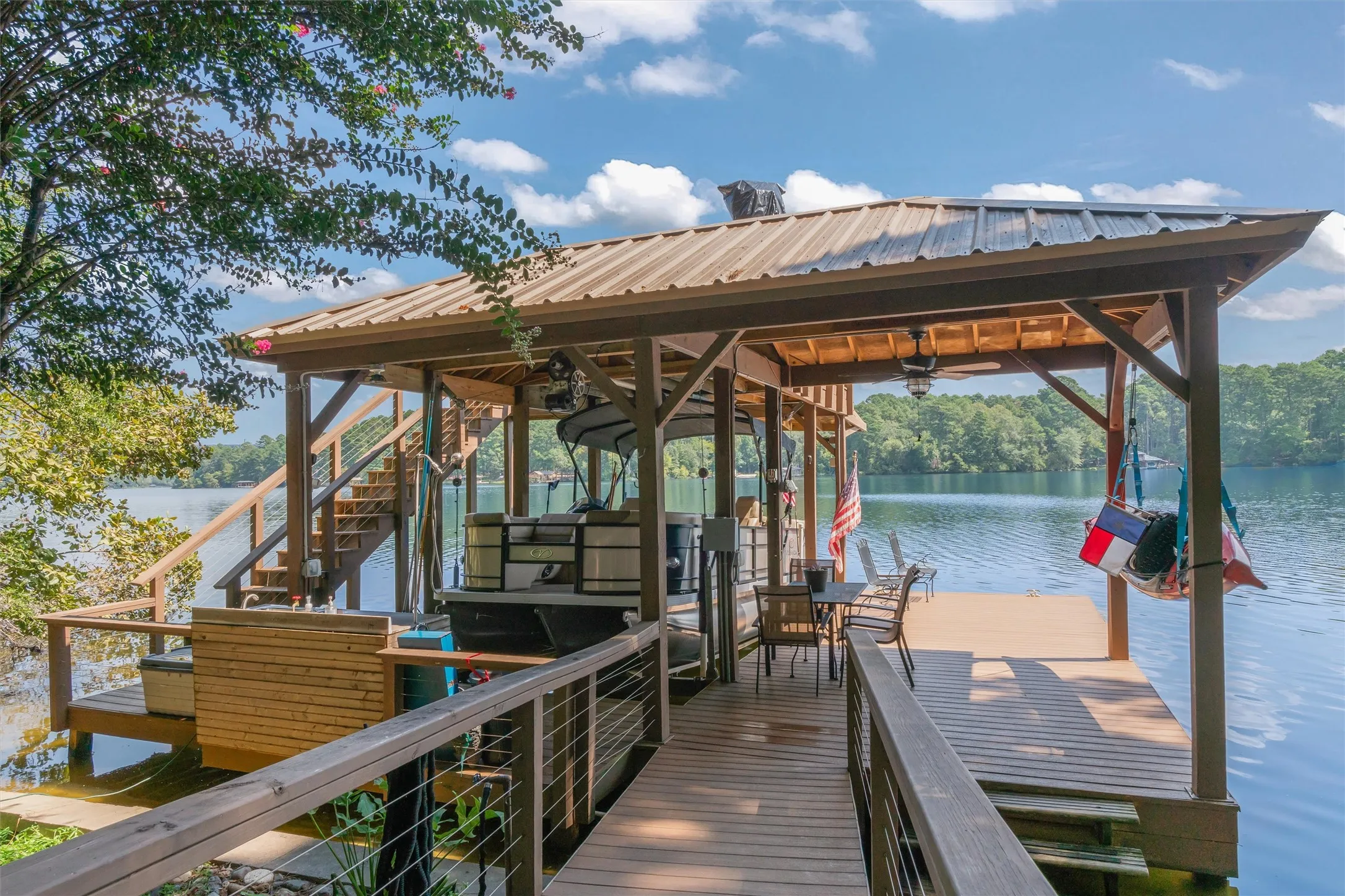 Single Family Residence For Sale in Wood County , 148 Pinewood Cove, Holly Lake Ranch, Texas 75765, 4 Bedroom, 4 Bathroom, 2 Garage spaces, 2,775 Sqft, built in 1993, mls#21063761, Real Estate Agent in Holly Lake Ranch, Homes For Sale in Wood county, Homes For Sale in Holly Lake Ranch, Realtor in Holly Lake Ranch Texas, Real Estate Brokerage Independent Realty Texas, Luminita Cordes Realtor