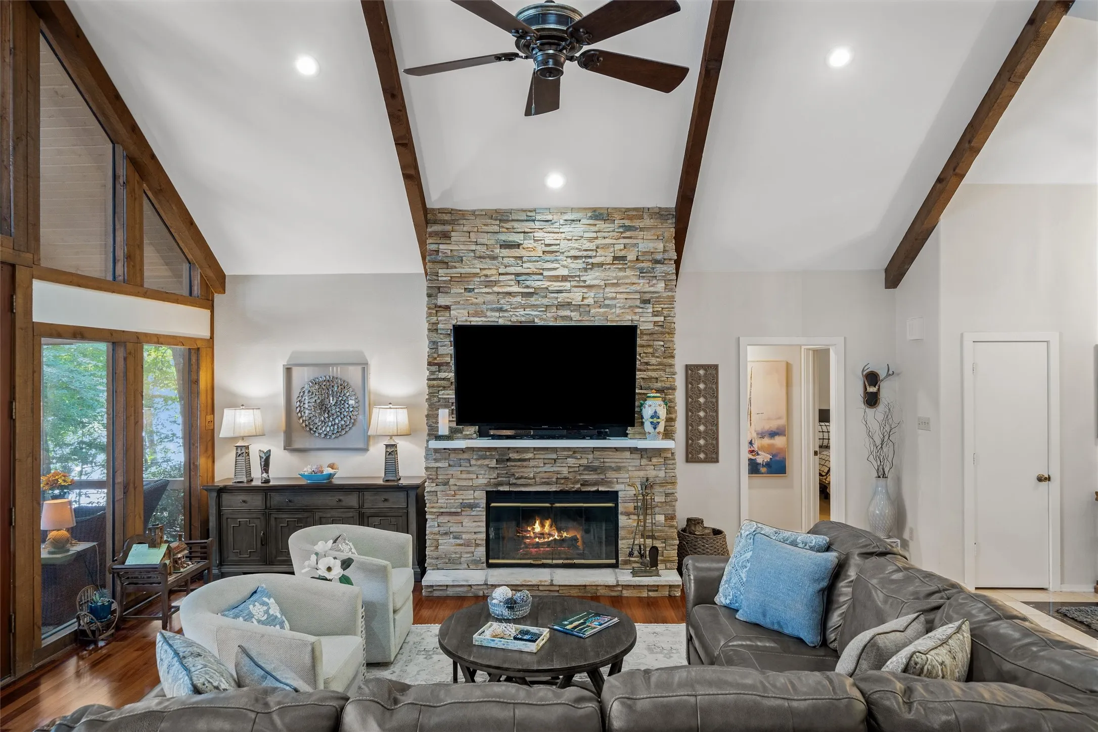 Single Family Residence For Sale in Wood County , 148 Pinewood Cove, Holly Lake Ranch, Texas 75765, 4 Bedroom, 4 Bathroom, 2 Garage spaces, 2,775 Sqft, built in 1993, mls#21063761, Real Estate Agent in Holly Lake Ranch, Homes For Sale in Wood county, Homes For Sale in Holly Lake Ranch, Realtor in Holly Lake Ranch Texas, Real Estate Brokerage Independent Realty Texas, Luminita Cordes Realtor