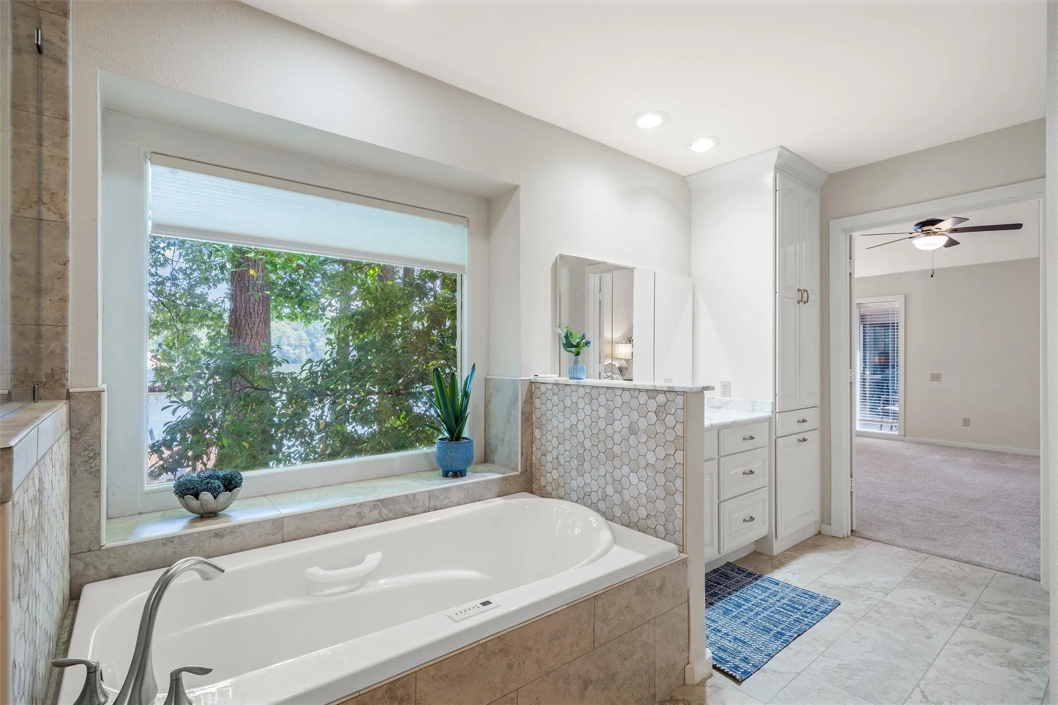 Garden Tub with Multiple Settings