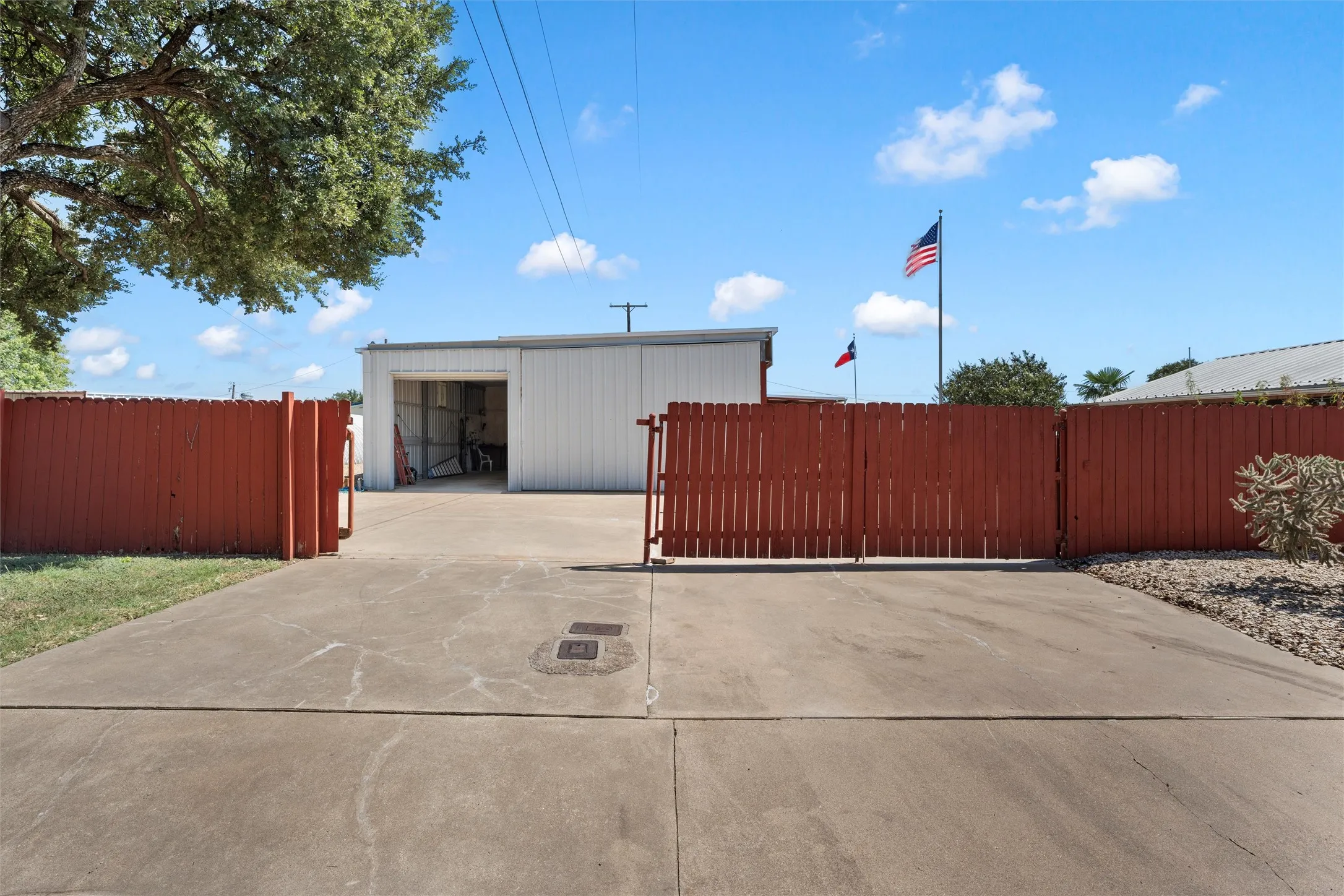 Office For Sale in Mc Lennan County , 303 Westlake Drive, Woodway, Texas 76712, 0, 0, Garage spaces, 2,968 Sqft, built in 1993, Preowned, mls#21050787, Real Estate Agent in Woodway, Homes For Sale in Mc Lennan county, Homes For Sale in Woodway, Realtor in Woodway Texas, Real Estate Brokerage Independent Realty Texas, Luminita Cordes Realtor