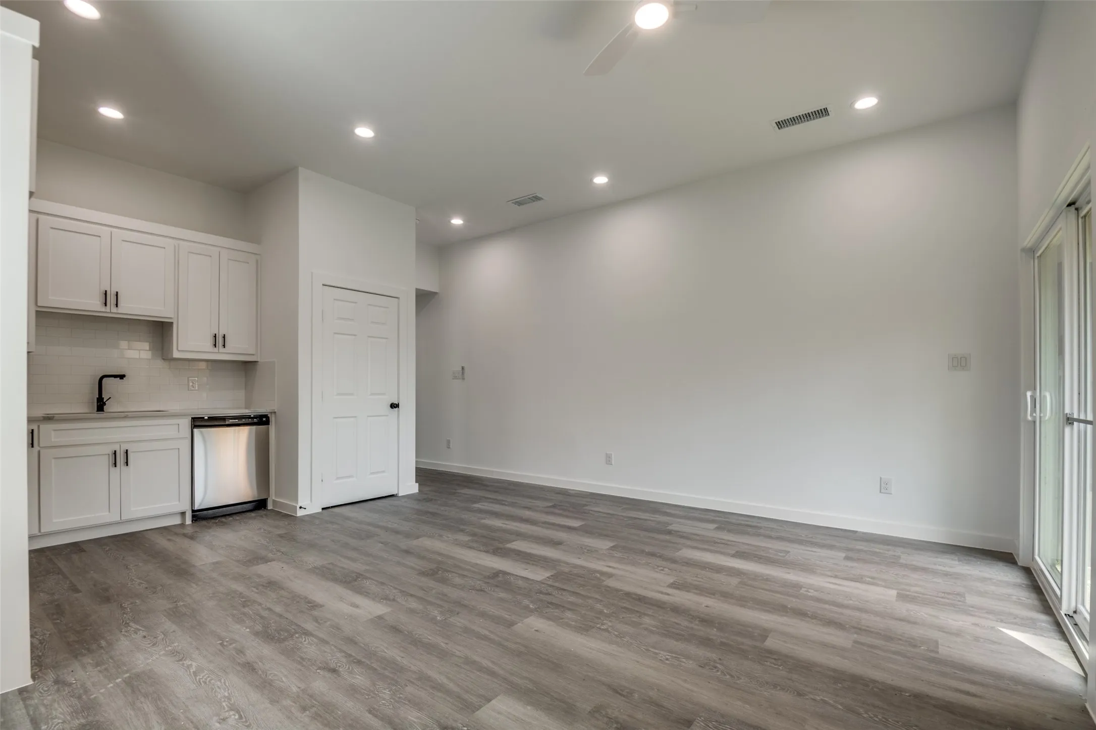 Duplex For Rent in Hunt County , 3305 Mineola Street A, Greenville, Texas 75401, 3 Bedroom, 2 Bathroom, Garage spaces, 1,017 Sqft, built in 2025, New Construction - Complete, mls#21063387, Real Estate Agent in Greenville, Homes For Rent in Hunt county, Homes For Rent in Greenville, Realtor in Greenville Texas, Real Estate Brokerage Independent Realty Texas, Luminita Cordes Realtor