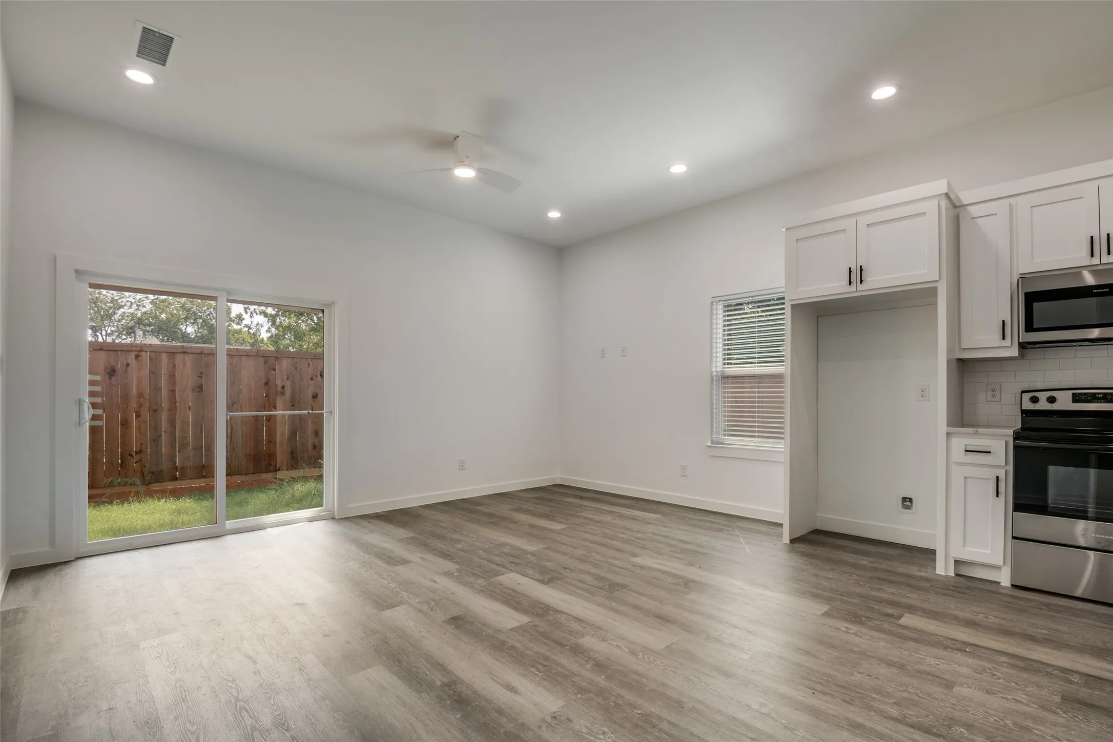 Duplex For Rent in Hunt County , 3305 Mineola Street A, Greenville, Texas 75401, 3 Bedroom, 2 Bathroom, Garage spaces, 1,017 Sqft, built in 2025, New Construction - Complete, mls#21063387, Real Estate Agent in Greenville, Homes For Rent in Hunt county, Homes For Rent in Greenville, Realtor in Greenville Texas, Real Estate Brokerage Independent Realty Texas, Luminita Cordes Realtor