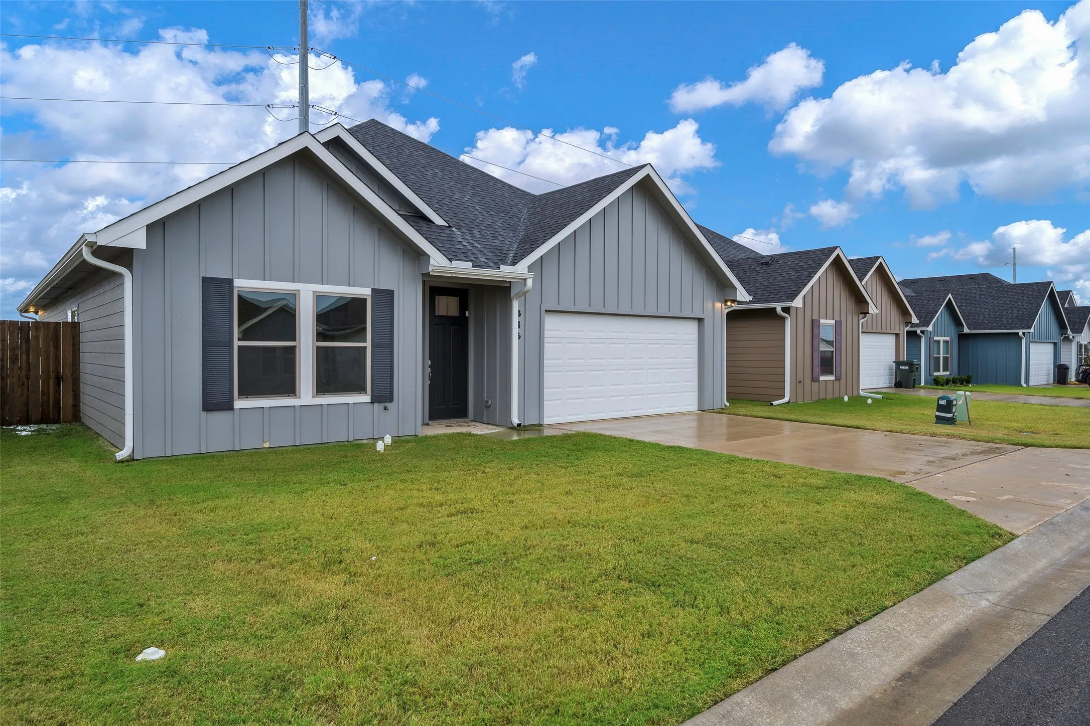 Single Family Residence For Sale in Kaufman County , 346 Preston Road, Mabank, Texas 75147, 4 Bedroom, 2 Bathroom, 2 Garage spaces, 1,869 Sqft, built in 2022, Preowned, mls#21064201, Real Estate Agent in Mabank, Homes For Sale in Kaufman county, Homes For Sale in Mabank, Realtor in Mabank Texas, Real Estate Brokerage Independent Realty Texas, Luminita Cordes Realtor