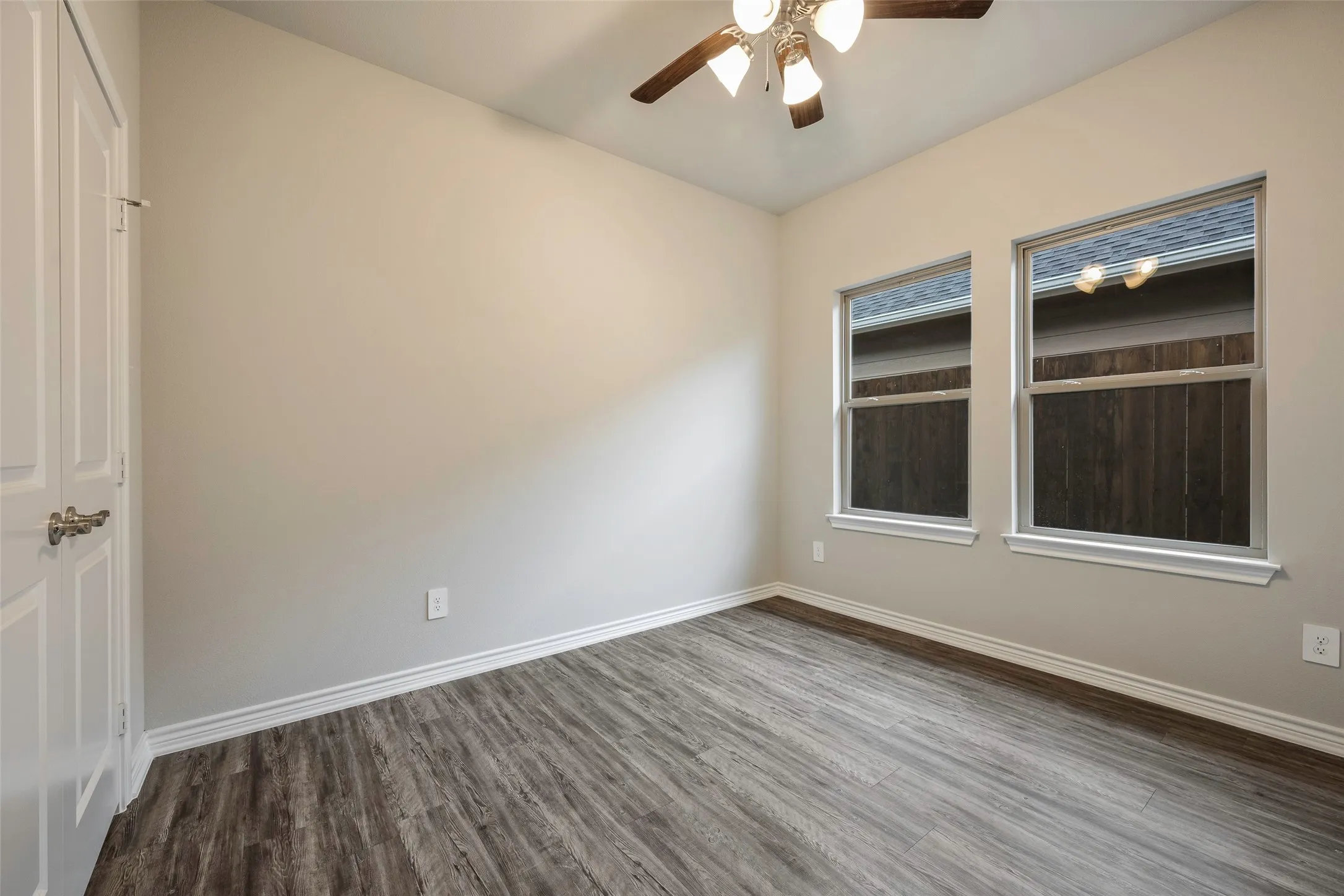 Single Family Residence For Sale in Kaufman County , 346 Preston Road, Mabank, Texas 75147, 4 Bedroom, 2 Bathroom, 2 Garage spaces, 1,869 Sqft, built in 2022, Preowned, mls#21064201, Real Estate Agent in Mabank, Homes For Sale in Kaufman county, Homes For Sale in Mabank, Realtor in Mabank Texas, Real Estate Brokerage Independent Realty Texas, Luminita Cordes Realtor