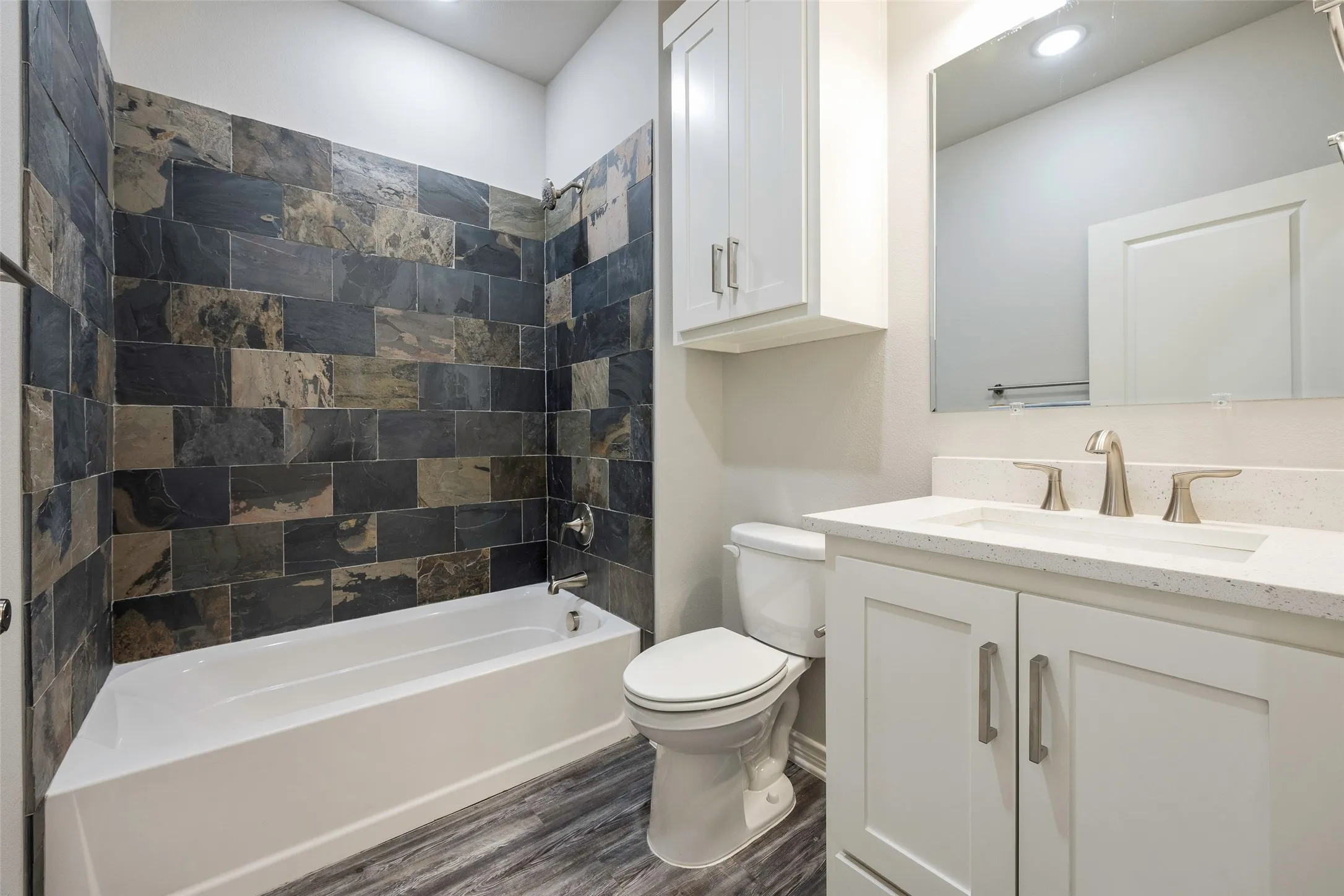 Single Family Residence For Sale in Kaufman County , 346 Preston Road, Mabank, Texas 75147, 4 Bedroom, 2 Bathroom, 2 Garage spaces, 1,869 Sqft, built in 2022, Preowned, mls#21064201, Real Estate Agent in Mabank, Homes For Sale in Kaufman county, Homes For Sale in Mabank, Realtor in Mabank Texas, Real Estate Brokerage Independent Realty Texas, Luminita Cordes Realtor