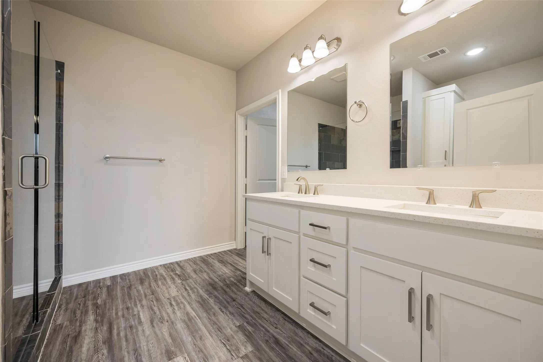 Single Family Residence For Sale in Kaufman County , 346 Preston Road, Mabank, Texas 75147, 4 Bedroom, 2 Bathroom, 2 Garage spaces, 1,869 Sqft, built in 2022, Preowned, mls#21064201, Real Estate Agent in Mabank, Homes For Sale in Kaufman county, Homes For Sale in Mabank, Realtor in Mabank Texas, Real Estate Brokerage Independent Realty Texas, Luminita Cordes Realtor