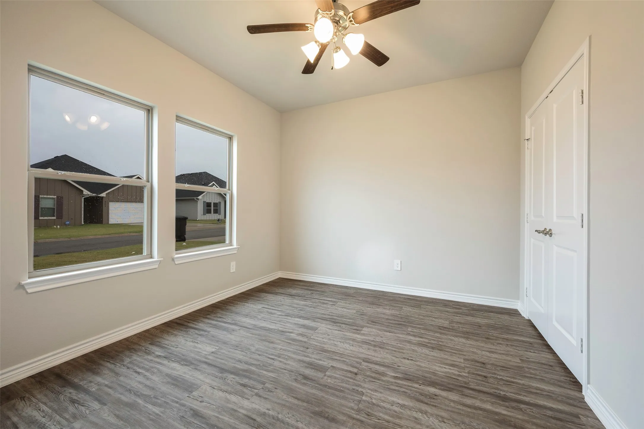 Single Family Residence For Sale in Kaufman County , 346 Preston Road, Mabank, Texas 75147, 4 Bedroom, 2 Bathroom, 2 Garage spaces, 1,869 Sqft, built in 2022, Preowned, mls#21064201, Real Estate Agent in Mabank, Homes For Sale in Kaufman county, Homes For Sale in Mabank, Realtor in Mabank Texas, Real Estate Brokerage Independent Realty Texas, Luminita Cordes Realtor