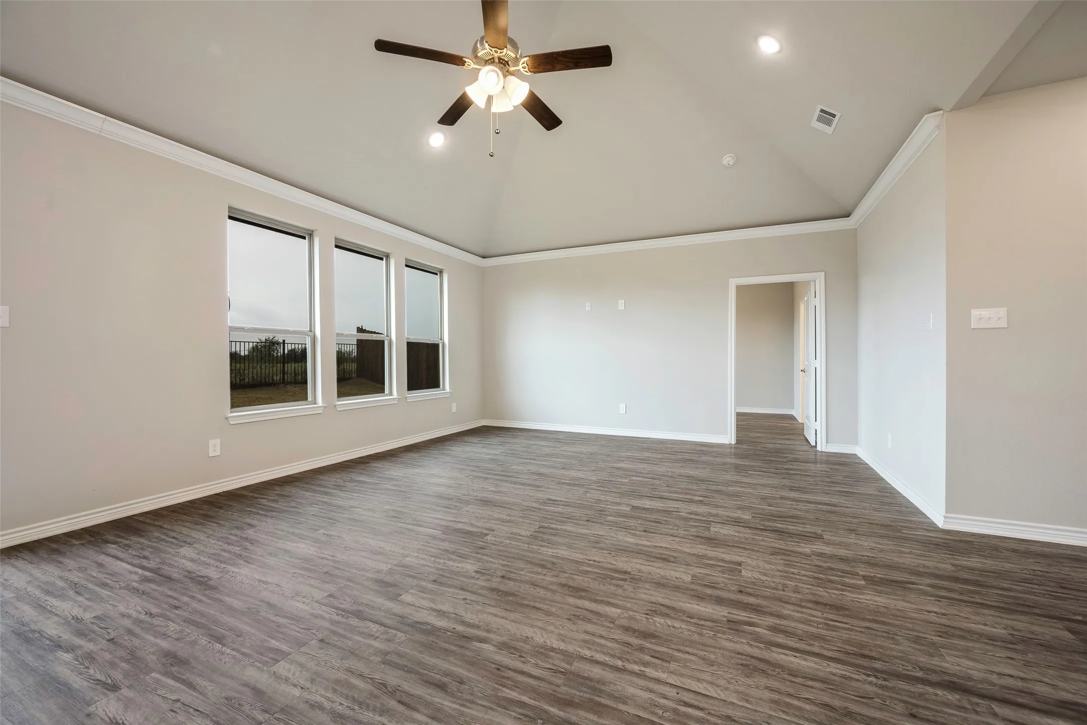 Single Family Residence For Sale in Kaufman County , 346 Preston Road, Mabank, Texas 75147, 4 Bedroom, 2 Bathroom, 2 Garage spaces, 1,869 Sqft, built in 2022, Preowned, mls#21064201, Real Estate Agent in Mabank, Homes For Sale in Kaufman county, Homes For Sale in Mabank, Realtor in Mabank Texas, Real Estate Brokerage Independent Realty Texas, Luminita Cordes Realtor