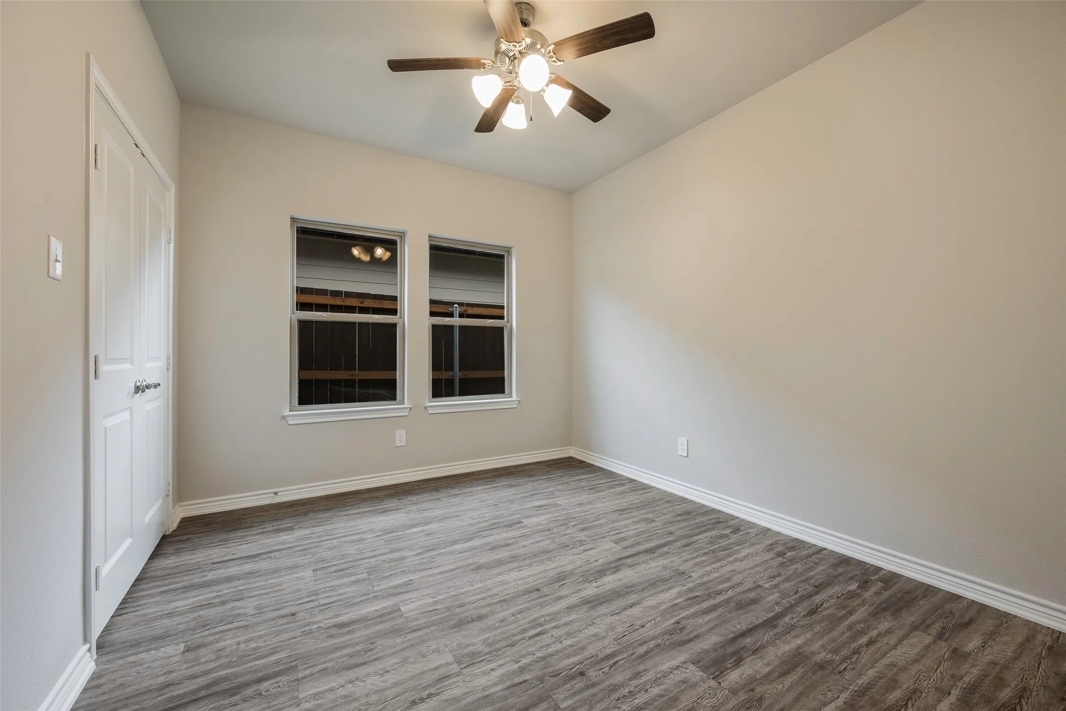Single Family Residence For Sale in Kaufman County , 346 Preston Road, Mabank, Texas 75147, 4 Bedroom, 2 Bathroom, 2 Garage spaces, 1,869 Sqft, built in 2022, Preowned, mls#21064201, Real Estate Agent in Mabank, Homes For Sale in Kaufman county, Homes For Sale in Mabank, Realtor in Mabank Texas, Real Estate Brokerage Independent Realty Texas, Luminita Cordes Realtor
