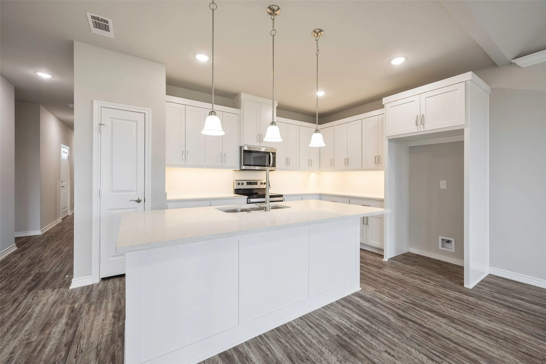 Single Family Residence For Sale in Kaufman County , 346 Preston Road, Mabank, Texas 75147, 4 Bedroom, 2 Bathroom, 2 Garage spaces, 1,869 Sqft, built in 2022, Preowned, mls#21064201, Real Estate Agent in Mabank, Homes For Sale in Kaufman county, Homes For Sale in Mabank, Realtor in Mabank Texas, Real Estate Brokerage Independent Realty Texas, Luminita Cordes Realtor