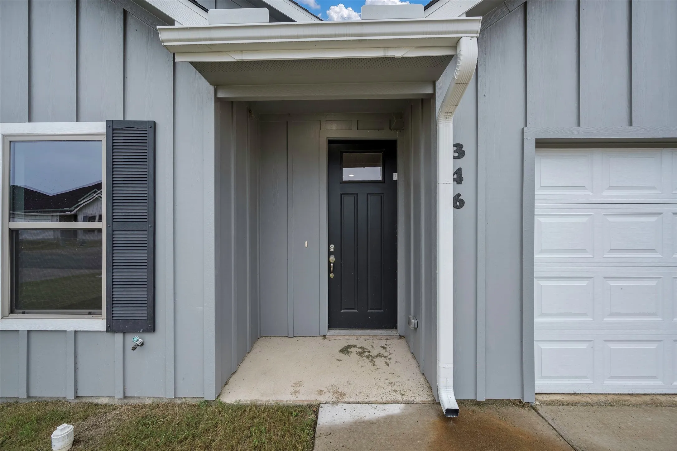 Single Family Residence For Sale in Kaufman County , 346 Preston Road, Mabank, Texas 75147, 4 Bedroom, 2 Bathroom, 2 Garage spaces, 1,869 Sqft, built in 2022, Preowned, mls#21064201, Real Estate Agent in Mabank, Homes For Sale in Kaufman county, Homes For Sale in Mabank, Realtor in Mabank Texas, Real Estate Brokerage Independent Realty Texas, Luminita Cordes Realtor