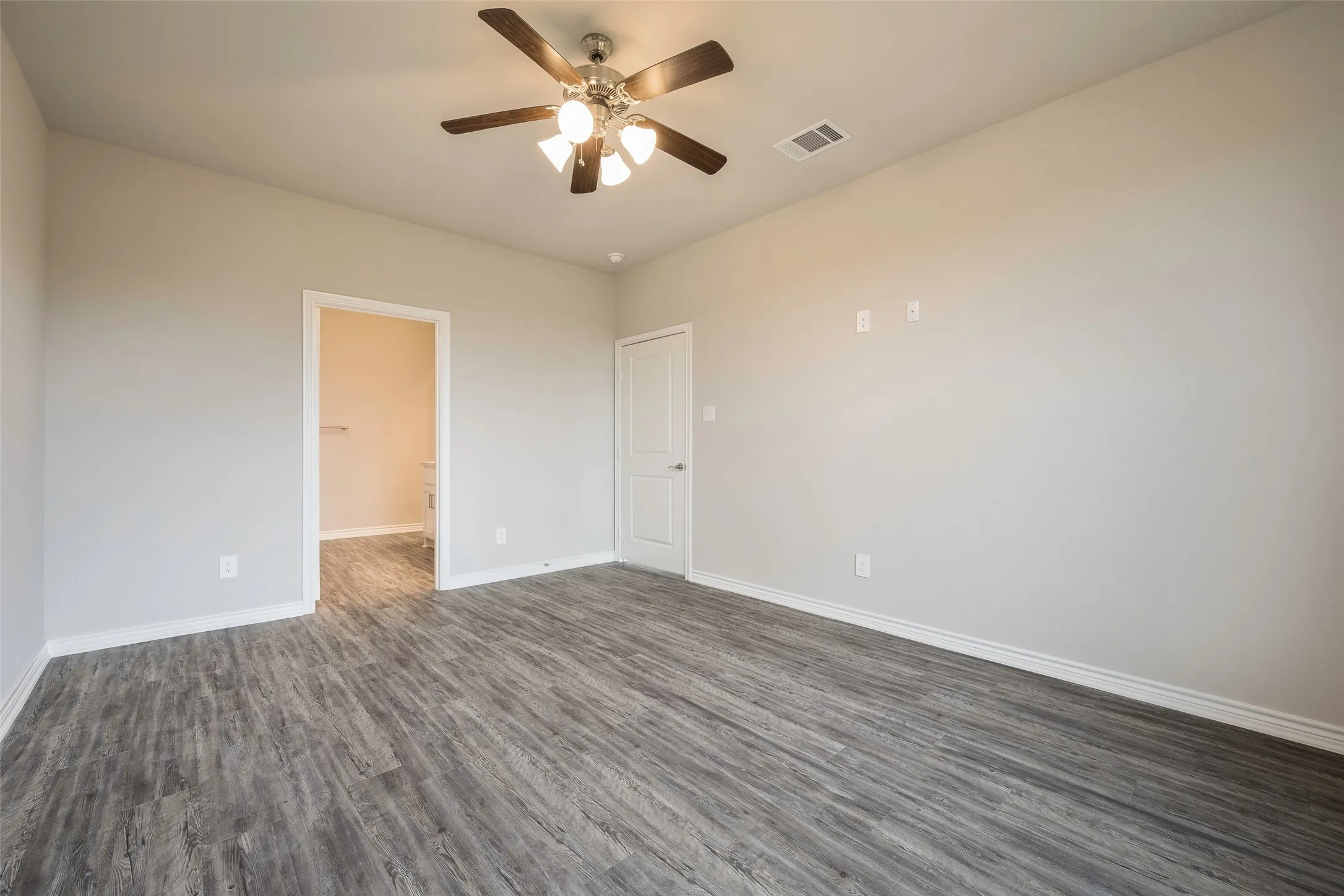 Single Family Residence For Sale in Kaufman County , 346 Preston Road, Mabank, Texas 75147, 4 Bedroom, 2 Bathroom, 2 Garage spaces, 1,869 Sqft, built in 2022, Preowned, mls#21064201, Real Estate Agent in Mabank, Homes For Sale in Kaufman county, Homes For Sale in Mabank, Realtor in Mabank Texas, Real Estate Brokerage Independent Realty Texas, Luminita Cordes Realtor