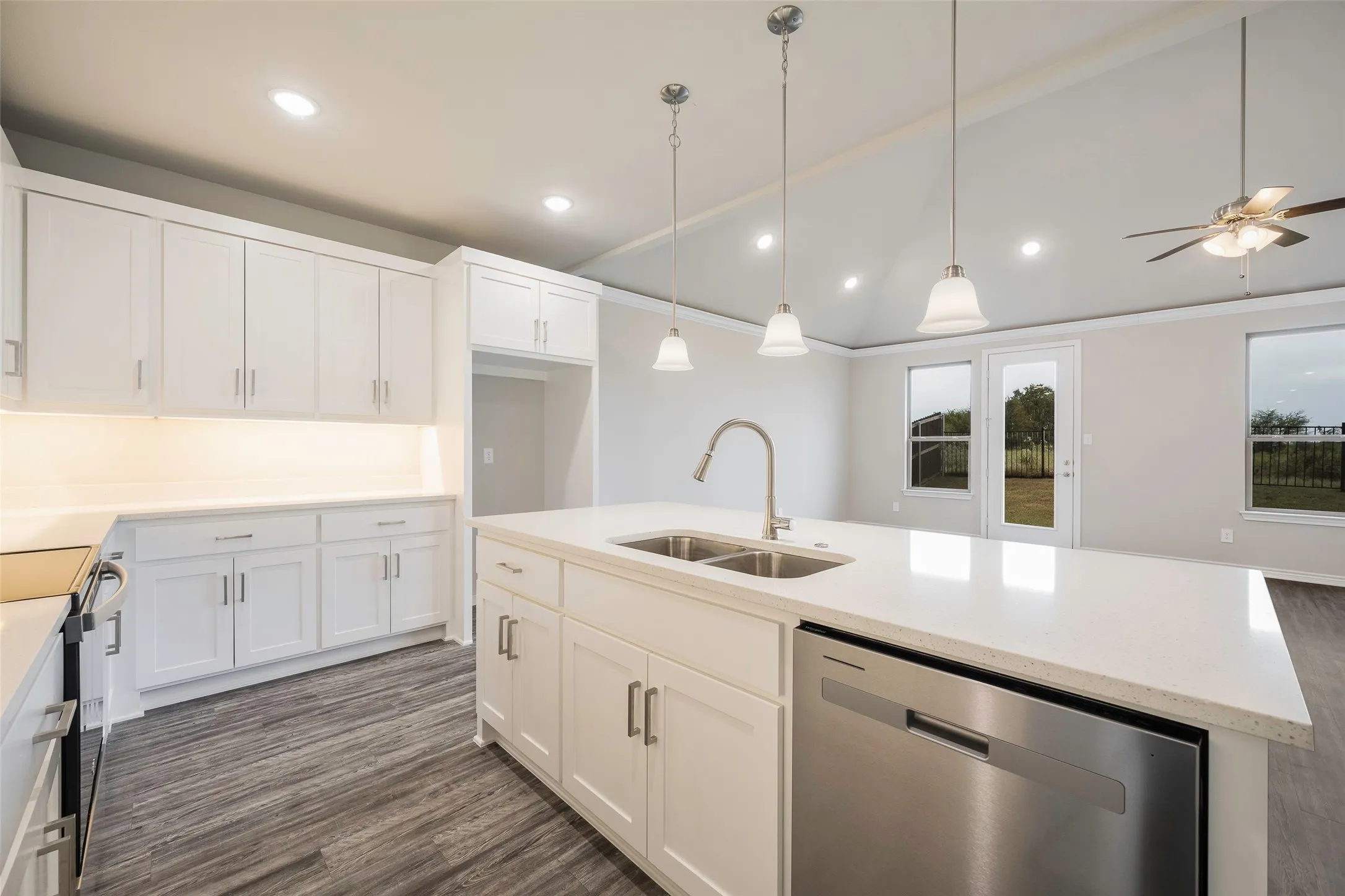 Single Family Residence For Sale in Kaufman County , 346 Preston Road, Mabank, Texas 75147, 4 Bedroom, 2 Bathroom, 2 Garage spaces, 1,869 Sqft, built in 2022, Preowned, mls#21064201, Real Estate Agent in Mabank, Homes For Sale in Kaufman county, Homes For Sale in Mabank, Realtor in Mabank Texas, Real Estate Brokerage Independent Realty Texas, Luminita Cordes Realtor