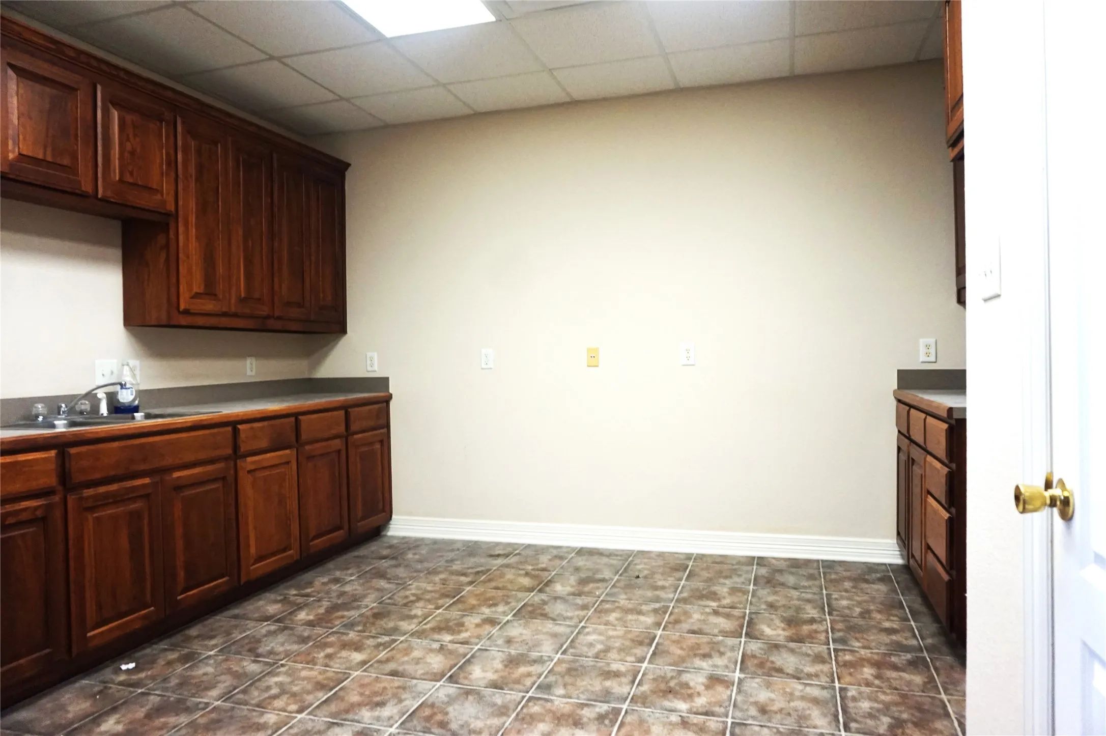 Office For Rent in Grayson County , 120 S Crockett Street, Sherman, Texas 75090, 0, 0, Garage spaces, 0 Sqft, built in 1920, Preowned, mls#21064441, Real Estate Agent in Sherman, Homes For Rent in Grayson county, Homes For Rent in Sherman, Realtor in Sherman Texas, Real Estate Brokerage Independent Realty Texas, Luminita Cordes Realtor