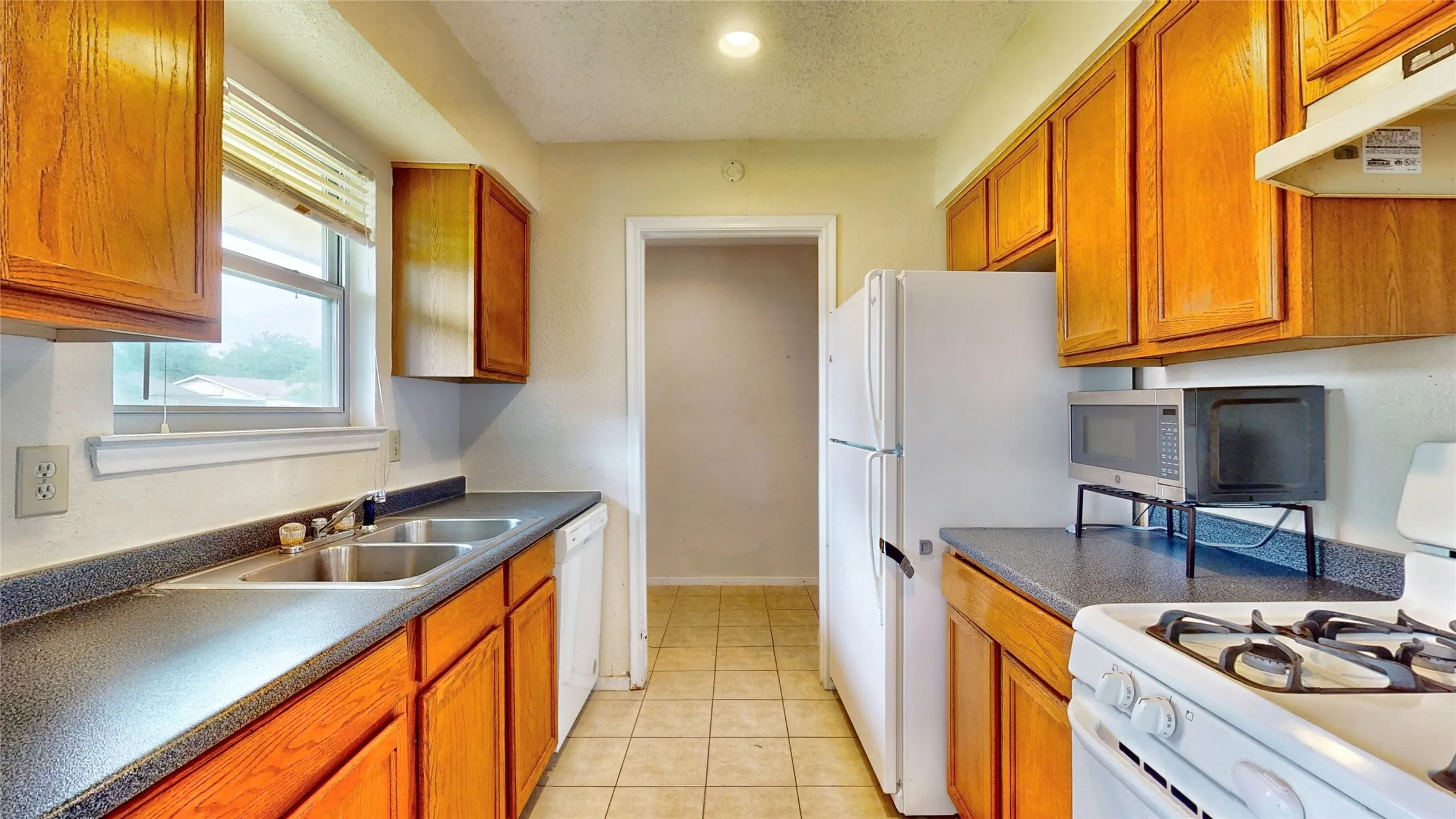 Single Family Residence For Sale in Dallas County , 1147 Shadyglen Circle, Richardson, Texas 75081, 3 Bedroom, 2 Bathroom, 2 Garage spaces, 1,270 Sqft, built in 1967, Preowned, mls#21064687, Real Estate Agent in Richardson, Homes For Sale in Dallas county, Homes For Sale in Richardson, Realtor in Richardson Texas, Real Estate Brokerage Independent Realty Texas, Luminita Cordes Realtor