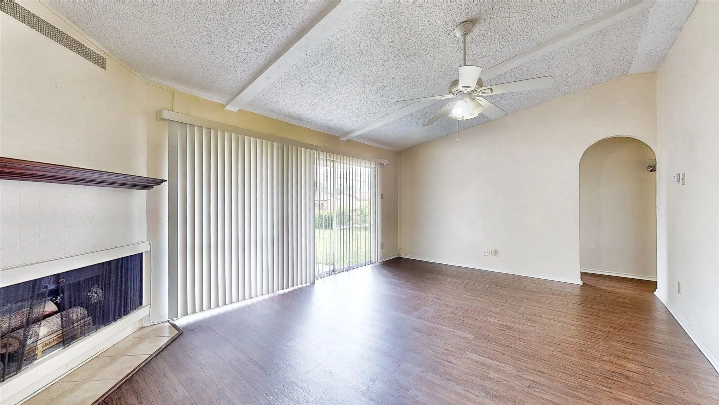 Single Family Residence For Sale in Dallas County , 1147 Shadyglen Circle, Richardson, Texas 75081, 3 Bedroom, 2 Bathroom, 2 Garage spaces, 1,270 Sqft, built in 1967, Preowned, mls#21064687, Real Estate Agent in Richardson, Homes For Sale in Dallas county, Homes For Sale in Richardson, Realtor in Richardson Texas, Real Estate Brokerage Independent Realty Texas, Luminita Cordes Realtor