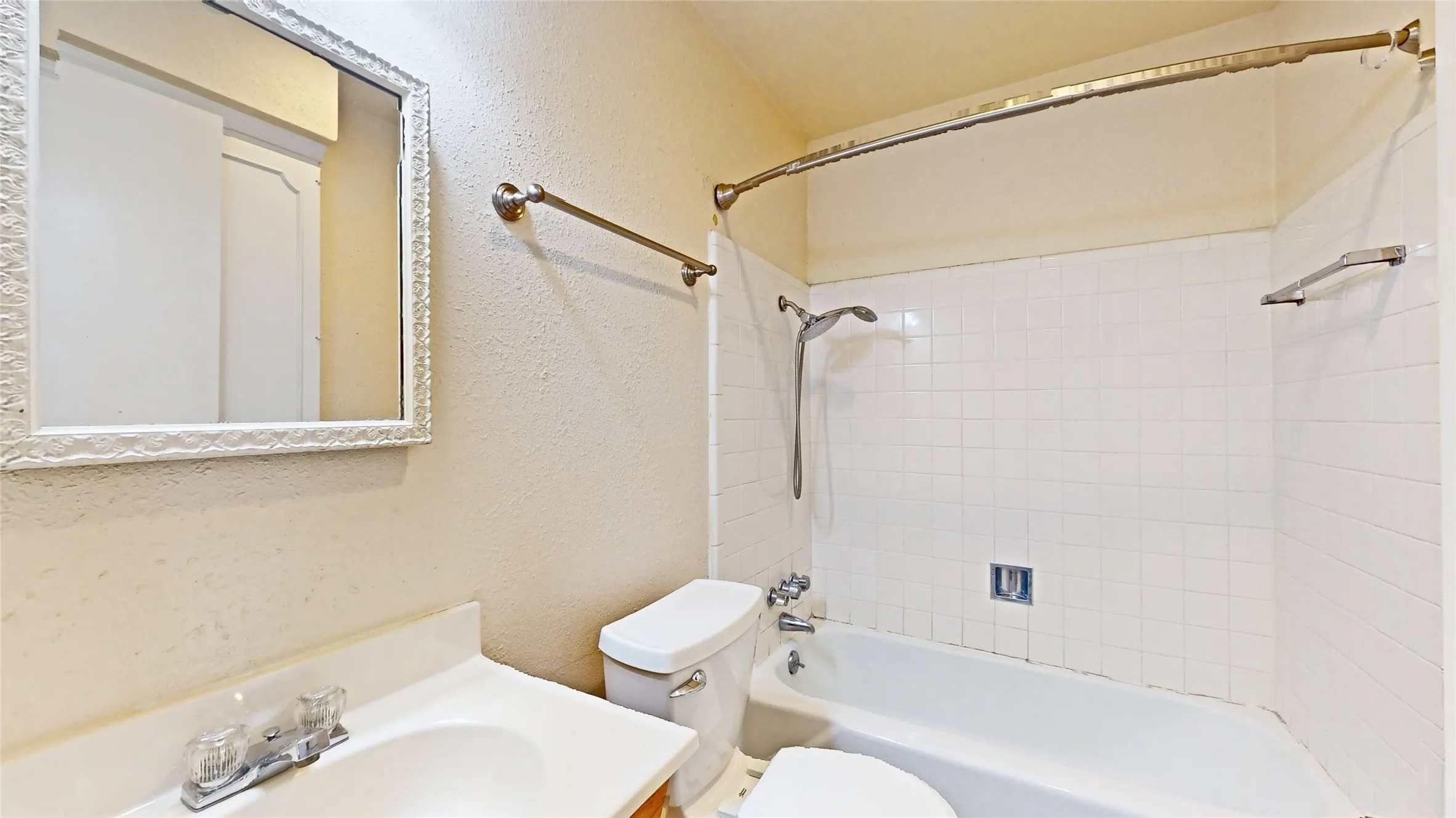 Single Family Residence For Sale in Dallas County , 1147 Shadyglen Circle, Richardson, Texas 75081, 3 Bedroom, 2 Bathroom, 2 Garage spaces, 1,270 Sqft, built in 1967, Preowned, mls#21064687, Real Estate Agent in Richardson, Homes For Sale in Dallas county, Homes For Sale in Richardson, Realtor in Richardson Texas, Real Estate Brokerage Independent Realty Texas, Luminita Cordes Realtor