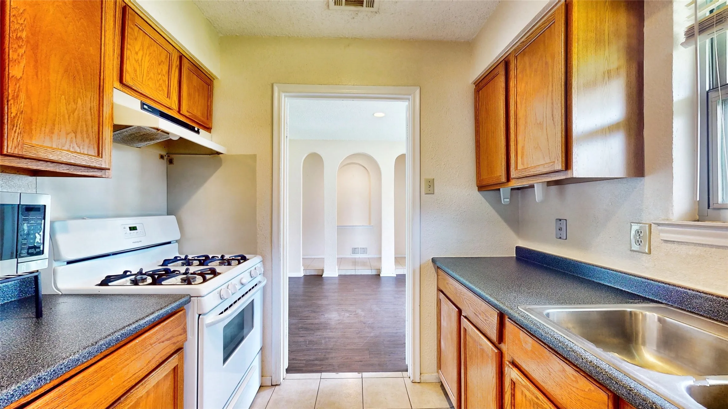 Single Family Residence For Sale in Dallas County , 1147 Shadyglen Circle, Richardson, Texas 75081, 3 Bedroom, 2 Bathroom, 2 Garage spaces, 1,270 Sqft, built in 1967, Preowned, mls#21064687, Real Estate Agent in Richardson, Homes For Sale in Dallas county, Homes For Sale in Richardson, Realtor in Richardson Texas, Real Estate Brokerage Independent Realty Texas, Luminita Cordes Realtor