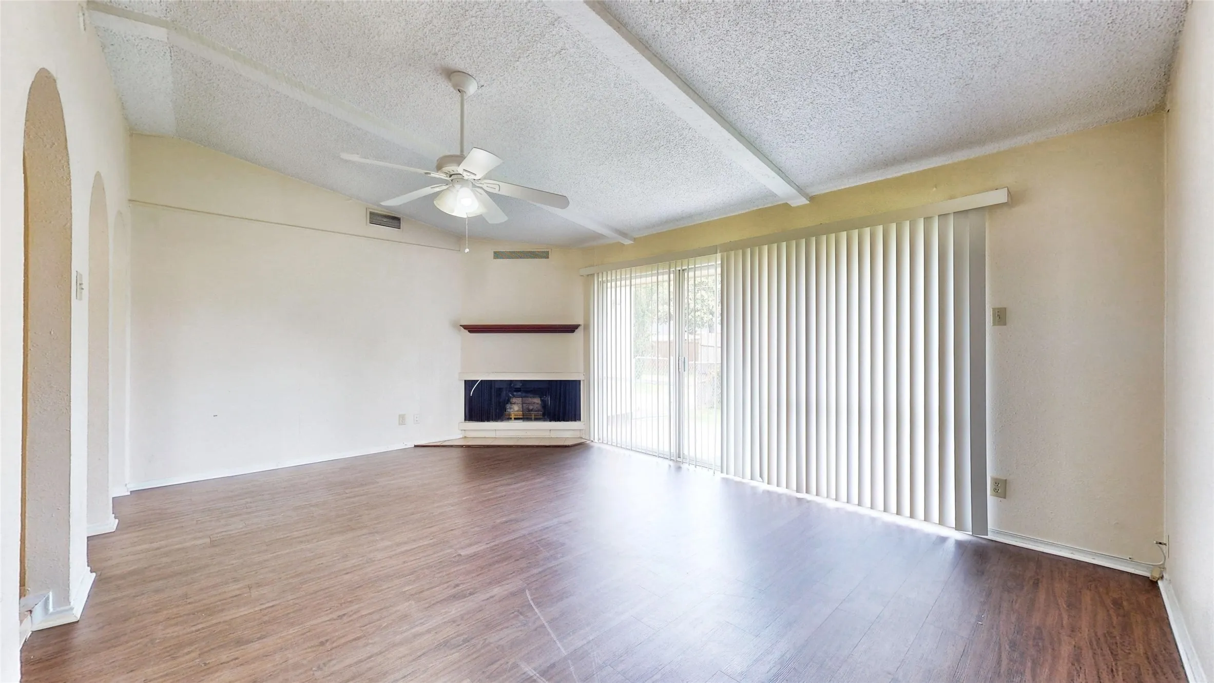 Single Family Residence For Sale in Dallas County , 1147 Shadyglen Circle, Richardson, Texas 75081, 3 Bedroom, 2 Bathroom, 2 Garage spaces, 1,270 Sqft, built in 1967, Preowned, mls#21064687, Real Estate Agent in Richardson, Homes For Sale in Dallas county, Homes For Sale in Richardson, Realtor in Richardson Texas, Real Estate Brokerage Independent Realty Texas, Luminita Cordes Realtor
