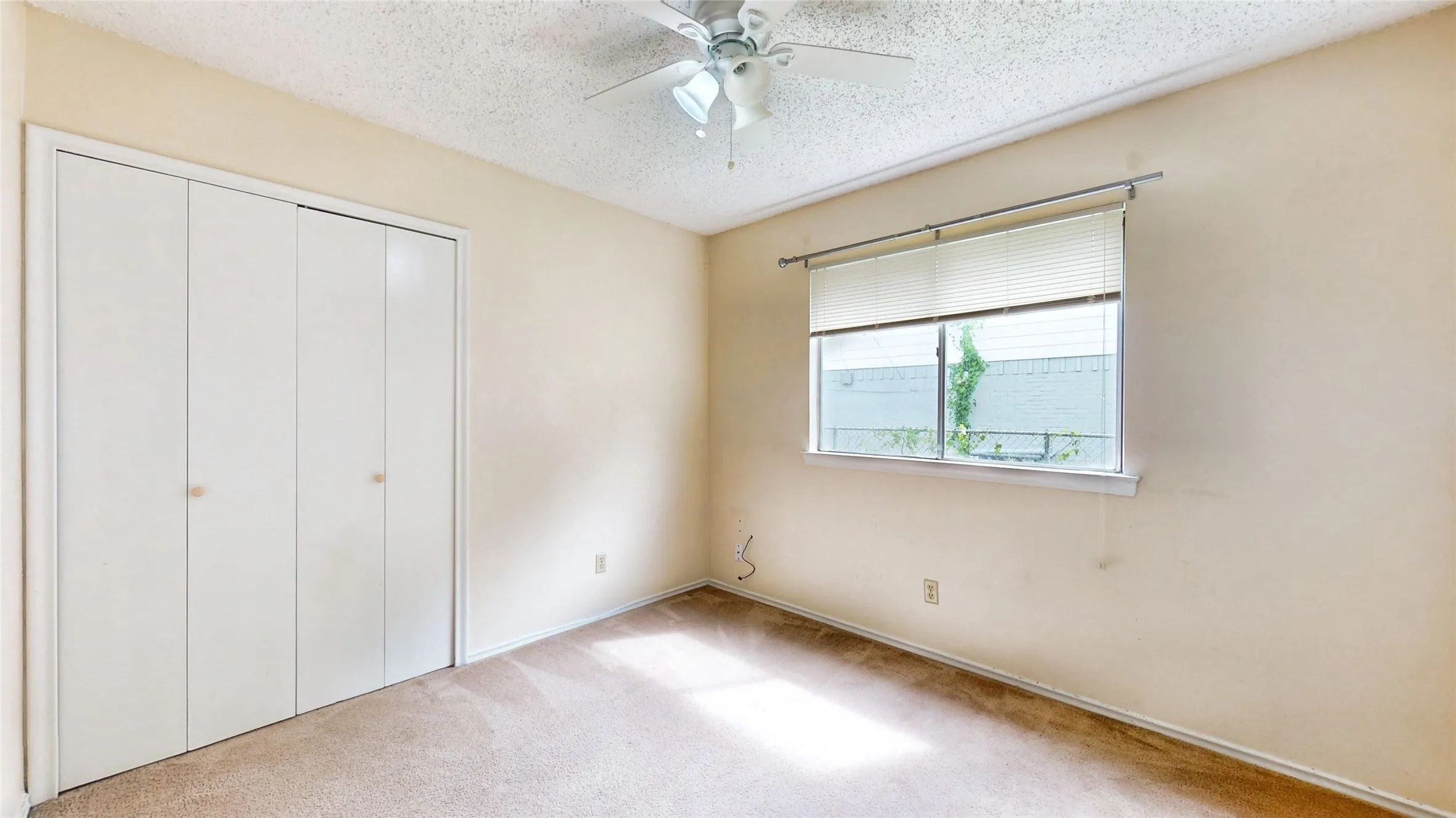 Single Family Residence For Sale in Dallas County , 1147 Shadyglen Circle, Richardson, Texas 75081, 3 Bedroom, 2 Bathroom, 2 Garage spaces, 1,270 Sqft, built in 1967, Preowned, mls#21064687, Real Estate Agent in Richardson, Homes For Sale in Dallas county, Homes For Sale in Richardson, Realtor in Richardson Texas, Real Estate Brokerage Independent Realty Texas, Luminita Cordes Realtor