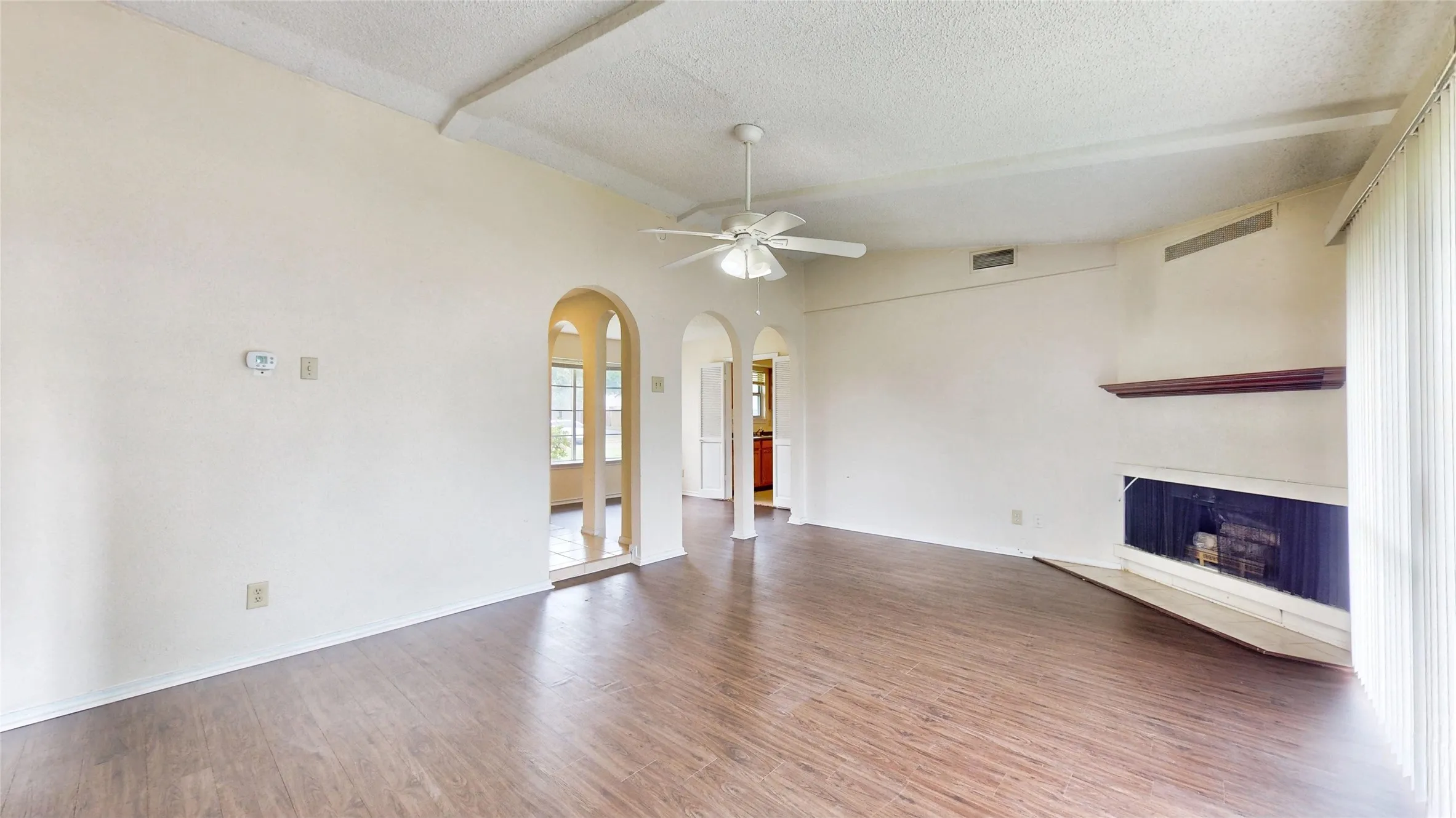 Single Family Residence For Sale in Dallas County , 1147 Shadyglen Circle, Richardson, Texas 75081, 3 Bedroom, 2 Bathroom, 2 Garage spaces, 1,270 Sqft, built in 1967, Preowned, mls#21064687, Real Estate Agent in Richardson, Homes For Sale in Dallas county, Homes For Sale in Richardson, Realtor in Richardson Texas, Real Estate Brokerage Independent Realty Texas, Luminita Cordes Realtor