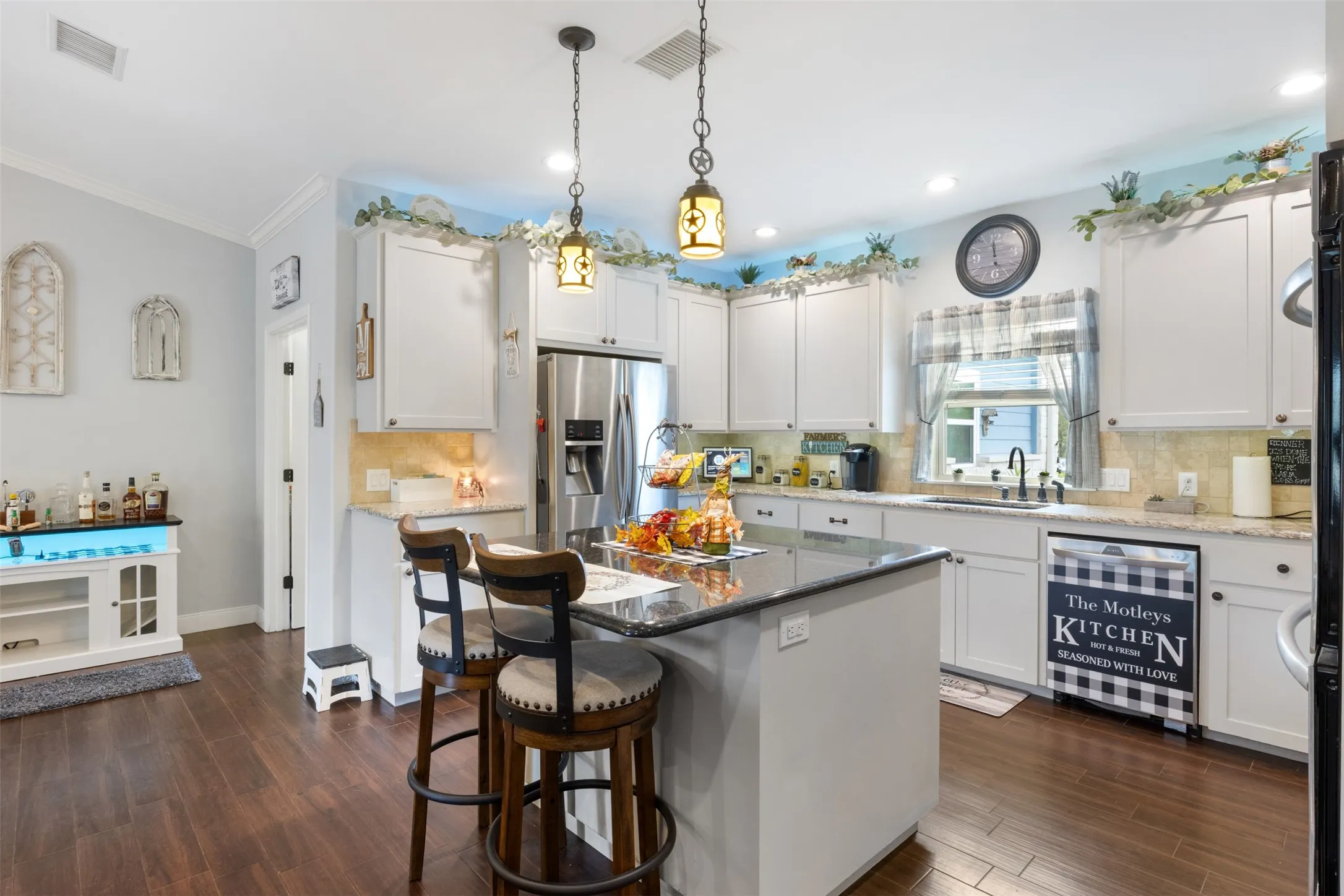 Single Family Residence For Sale in Llano County , 141 Eagle Point Cove, Kingsland, Texas 78639, 3 Bedroom, 2 Bathroom, 2 Garage spaces, 1,904 Sqft, built in 2015, mls#21063876, Real Estate Agent in Kingsland, Homes For Sale in Llano county, Homes For Sale in Kingsland, Realtor in Kingsland Texas, Real Estate Brokerage Independent Realty Texas, Luminita Cordes Realtor