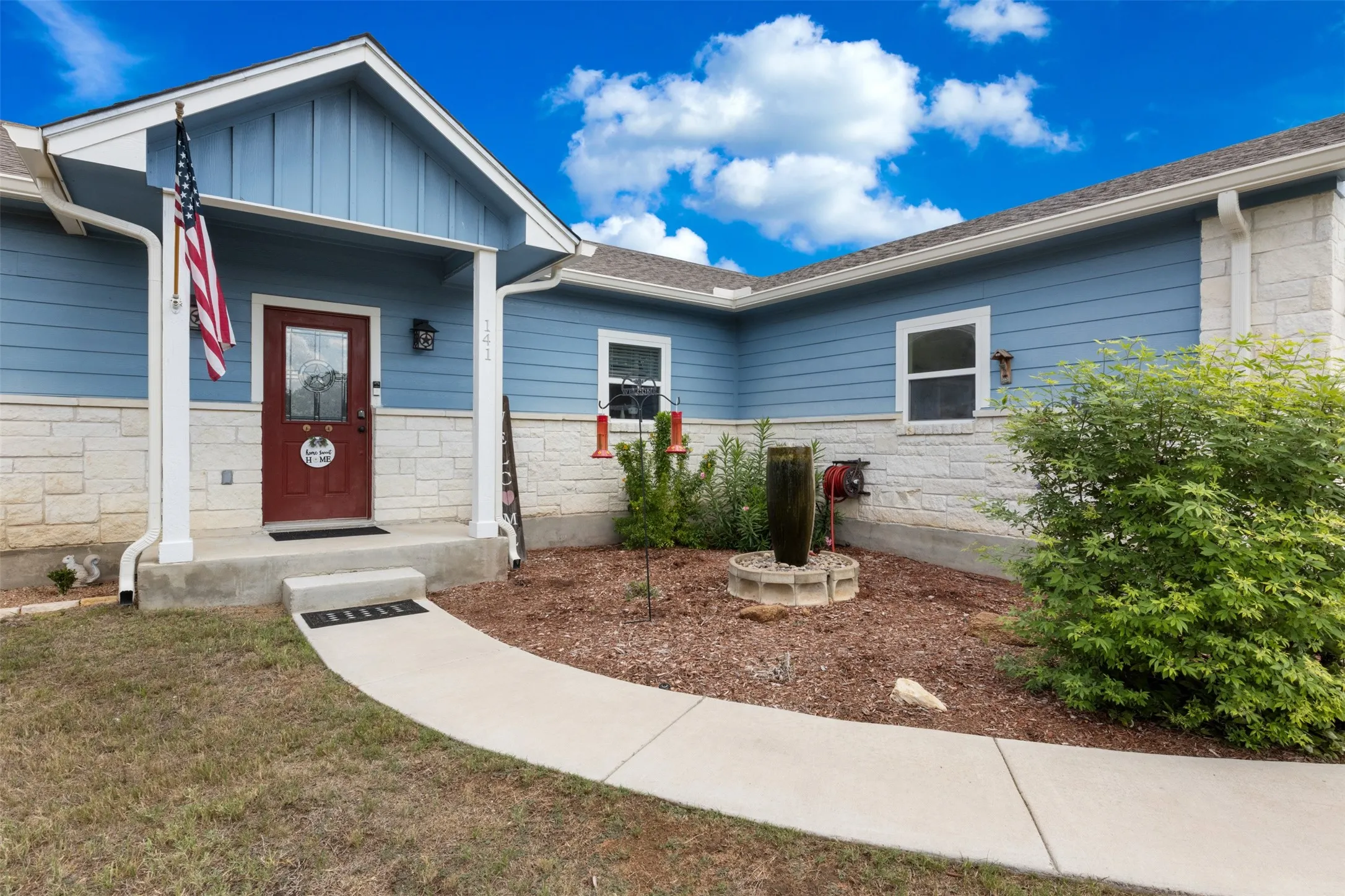 Single Family Residence For Sale in Llano County , 141 Eagle Point Cove, Kingsland, Texas 78639, 3 Bedroom, 2 Bathroom, 2 Garage spaces, 1,904 Sqft, built in 2015, mls#21063876, Real Estate Agent in Kingsland, Homes For Sale in Llano county, Homes For Sale in Kingsland, Realtor in Kingsland Texas, Real Estate Brokerage Independent Realty Texas, Luminita Cordes Realtor