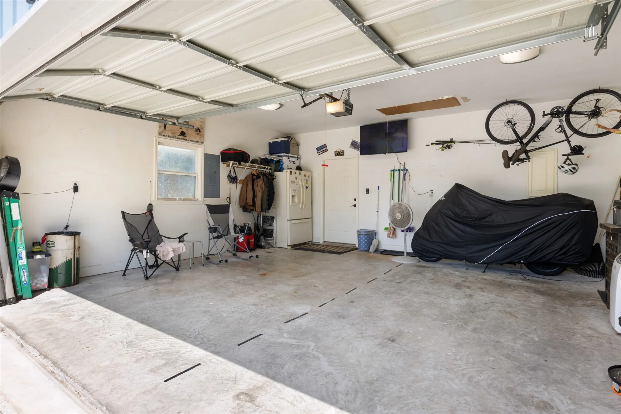 Single Family Residence For Sale in Llano County , 141 Eagle Point Cove, Kingsland, Texas 78639, 3 Bedroom, 2 Bathroom, 2 Garage spaces, 1,904 Sqft, built in 2015, mls#21063876, Real Estate Agent in Kingsland, Homes For Sale in Llano county, Homes For Sale in Kingsland, Realtor in Kingsland Texas, Real Estate Brokerage Independent Realty Texas, Luminita Cordes Realtor