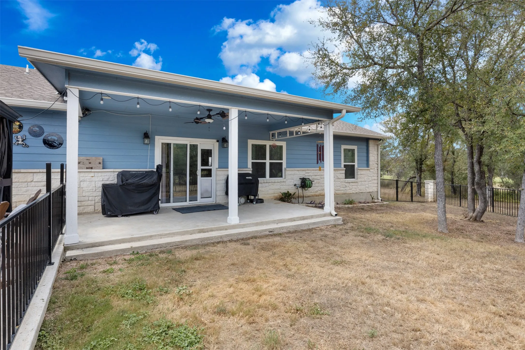 Single Family Residence For Sale in Llano County , 141 Eagle Point Cove, Kingsland, Texas 78639, 3 Bedroom, 2 Bathroom, 2 Garage spaces, 1,904 Sqft, built in 2015, mls#21063876, Real Estate Agent in Kingsland, Homes For Sale in Llano county, Homes For Sale in Kingsland, Realtor in Kingsland Texas, Real Estate Brokerage Independent Realty Texas, Luminita Cordes Realtor