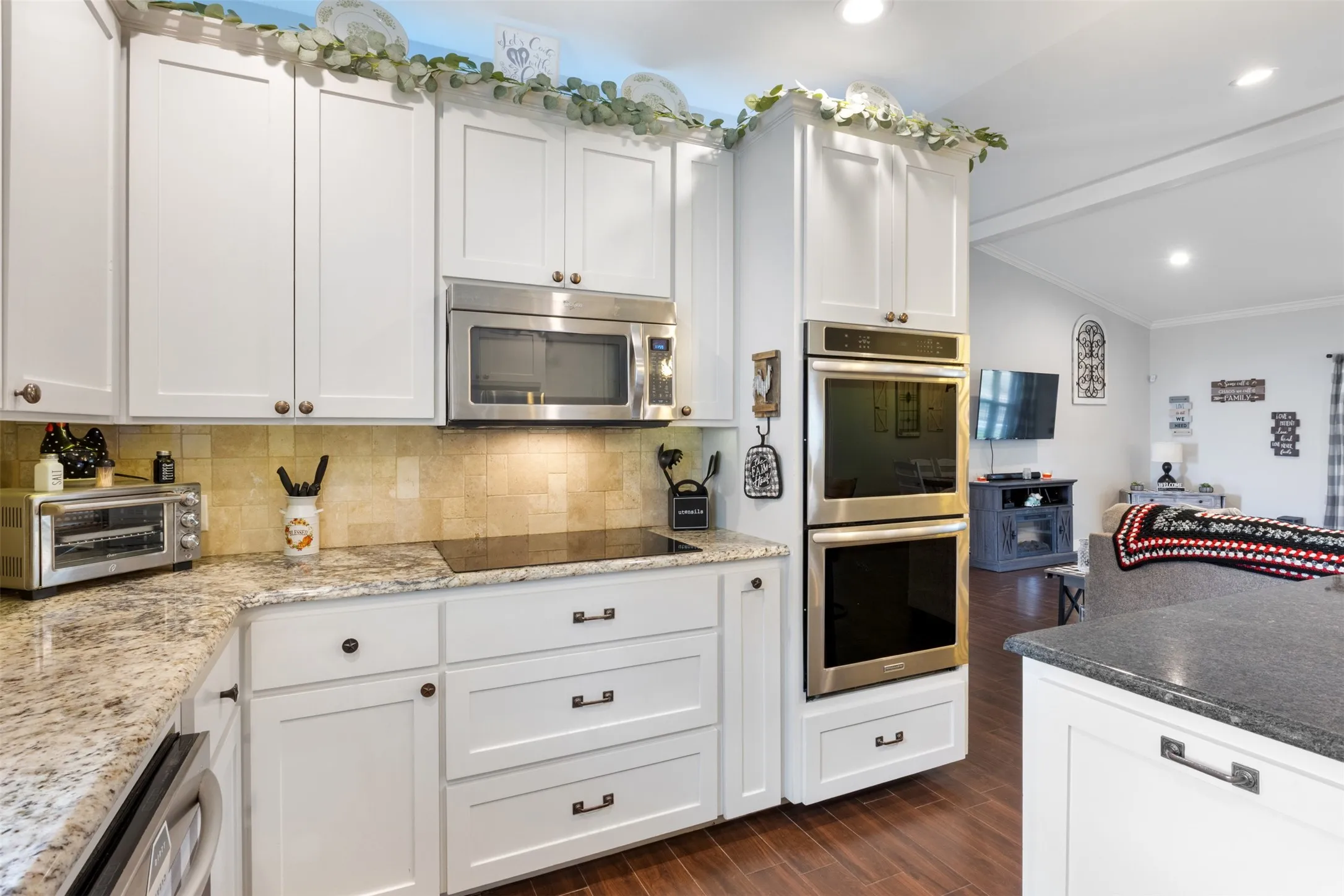 Single Family Residence For Sale in Llano County , 141 Eagle Point Cove, Kingsland, Texas 78639, 3 Bedroom, 2 Bathroom, 2 Garage spaces, 1,904 Sqft, built in 2015, mls#21063876, Real Estate Agent in Kingsland, Homes For Sale in Llano county, Homes For Sale in Kingsland, Realtor in Kingsland Texas, Real Estate Brokerage Independent Realty Texas, Luminita Cordes Realtor