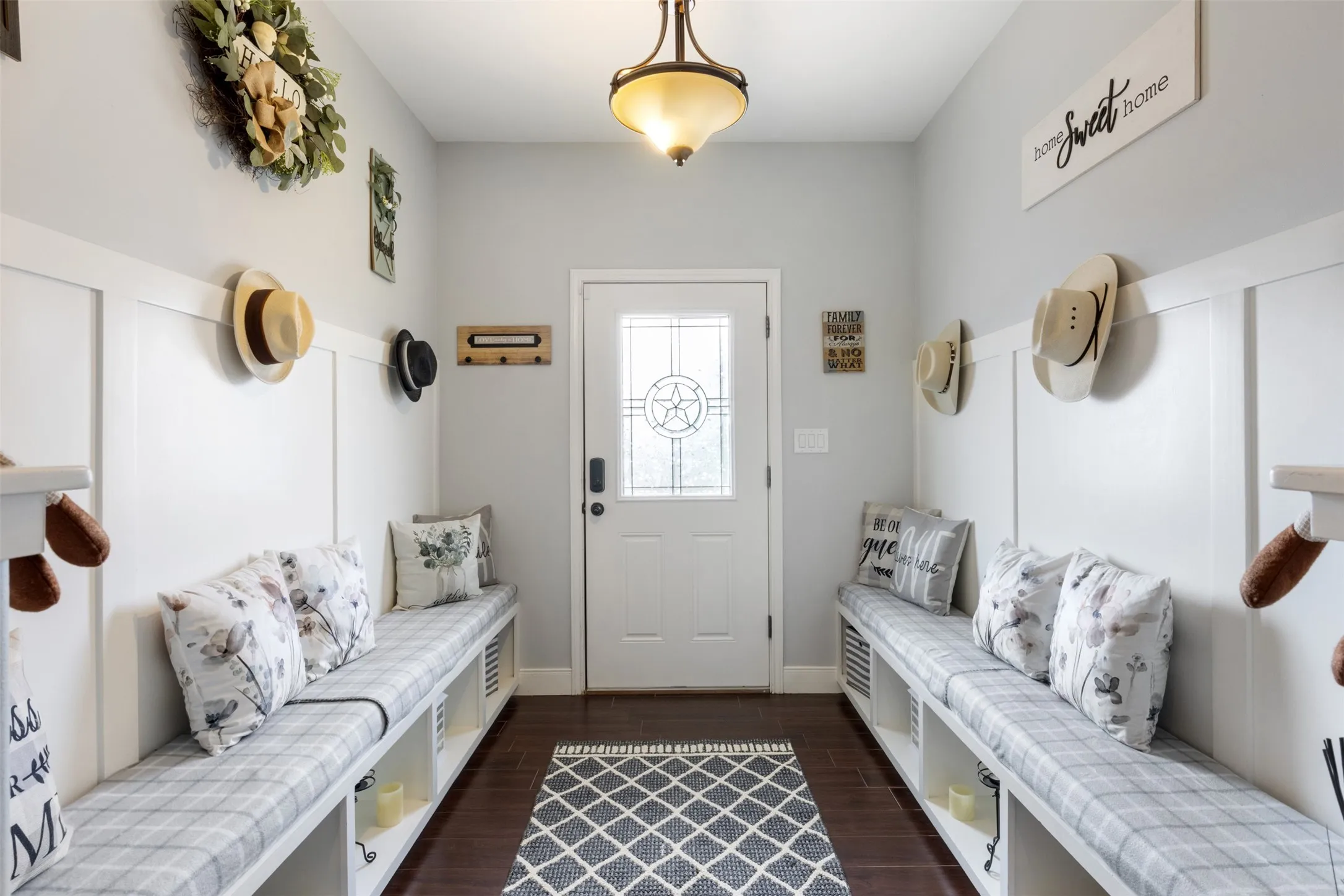 Single Family Residence For Sale in Llano County , 141 Eagle Point Cove, Kingsland, Texas 78639, 3 Bedroom, 2 Bathroom, 2 Garage spaces, 1,904 Sqft, built in 2015, mls#21063876, Real Estate Agent in Kingsland, Homes For Sale in Llano county, Homes For Sale in Kingsland, Realtor in Kingsland Texas, Real Estate Brokerage Independent Realty Texas, Luminita Cordes Realtor