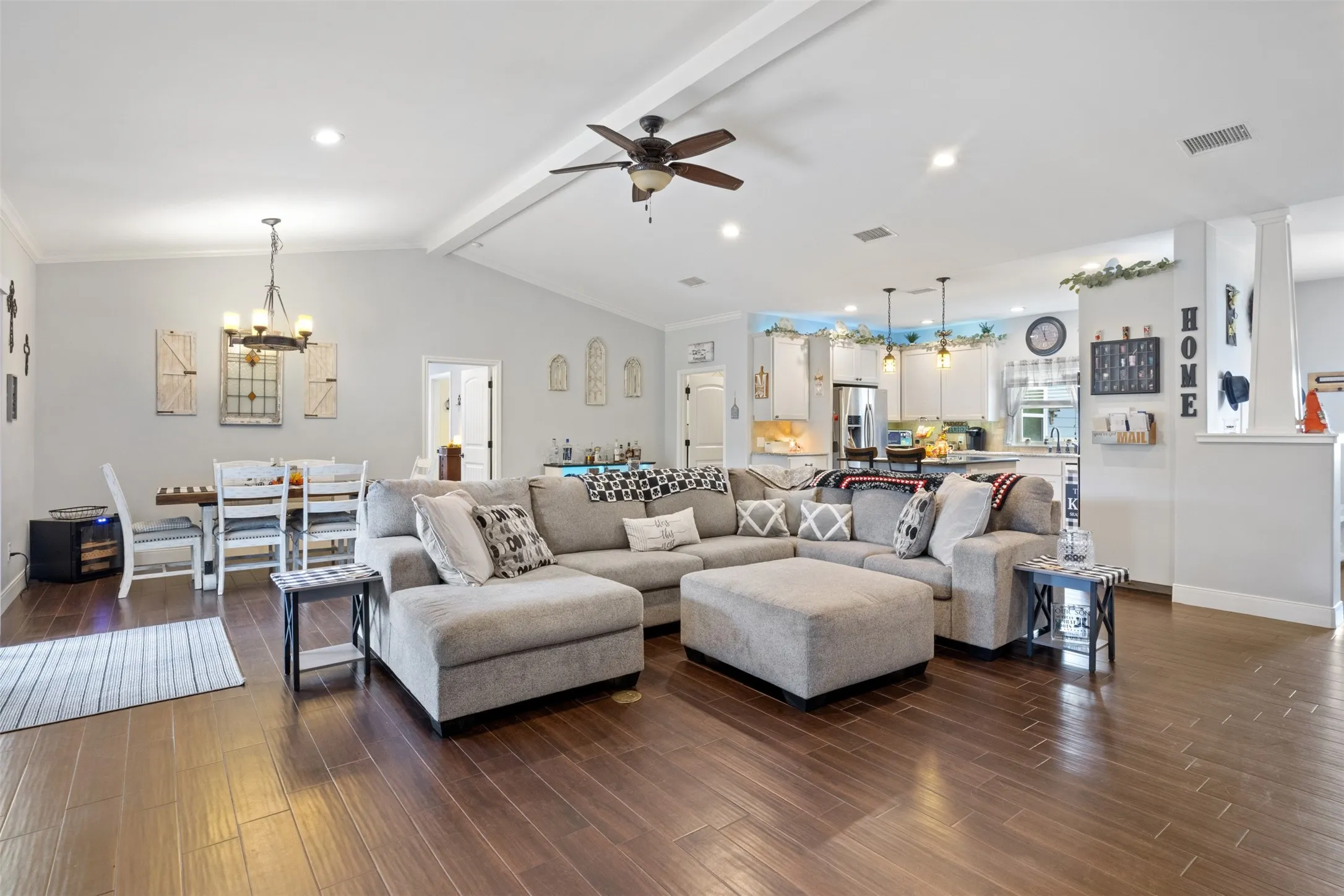 Single Family Residence For Sale in Llano County , 141 Eagle Point Cove, Kingsland, Texas 78639, 3 Bedroom, 2 Bathroom, 2 Garage spaces, 1,904 Sqft, built in 2015, mls#21063876, Real Estate Agent in Kingsland, Homes For Sale in Llano county, Homes For Sale in Kingsland, Realtor in Kingsland Texas, Real Estate Brokerage Independent Realty Texas, Luminita Cordes Realtor