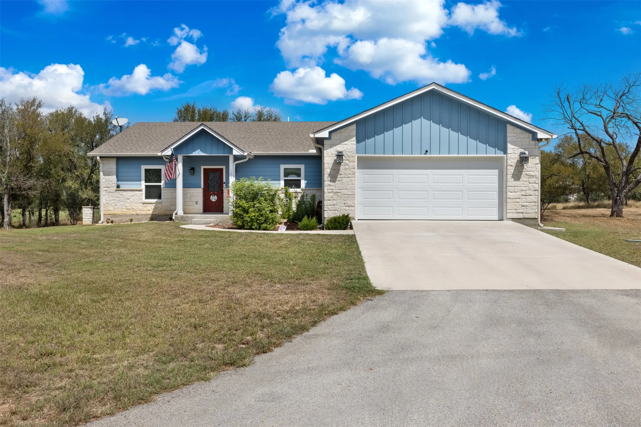 Single Family Residence For Sale in Llano County , 141 Eagle Point Cove, Kingsland, Texas 78639, 3 Bedroom, 2 Bathroom, 2 Garage spaces, 1,904 Sqft, built in 2015, mls#21063876, Real Estate Agent in Kingsland, Homes For Sale in Llano county, Homes For Sale in Kingsland, Realtor in Kingsland Texas, Real Estate Brokerage Independent Realty Texas, Luminita Cordes Realtor