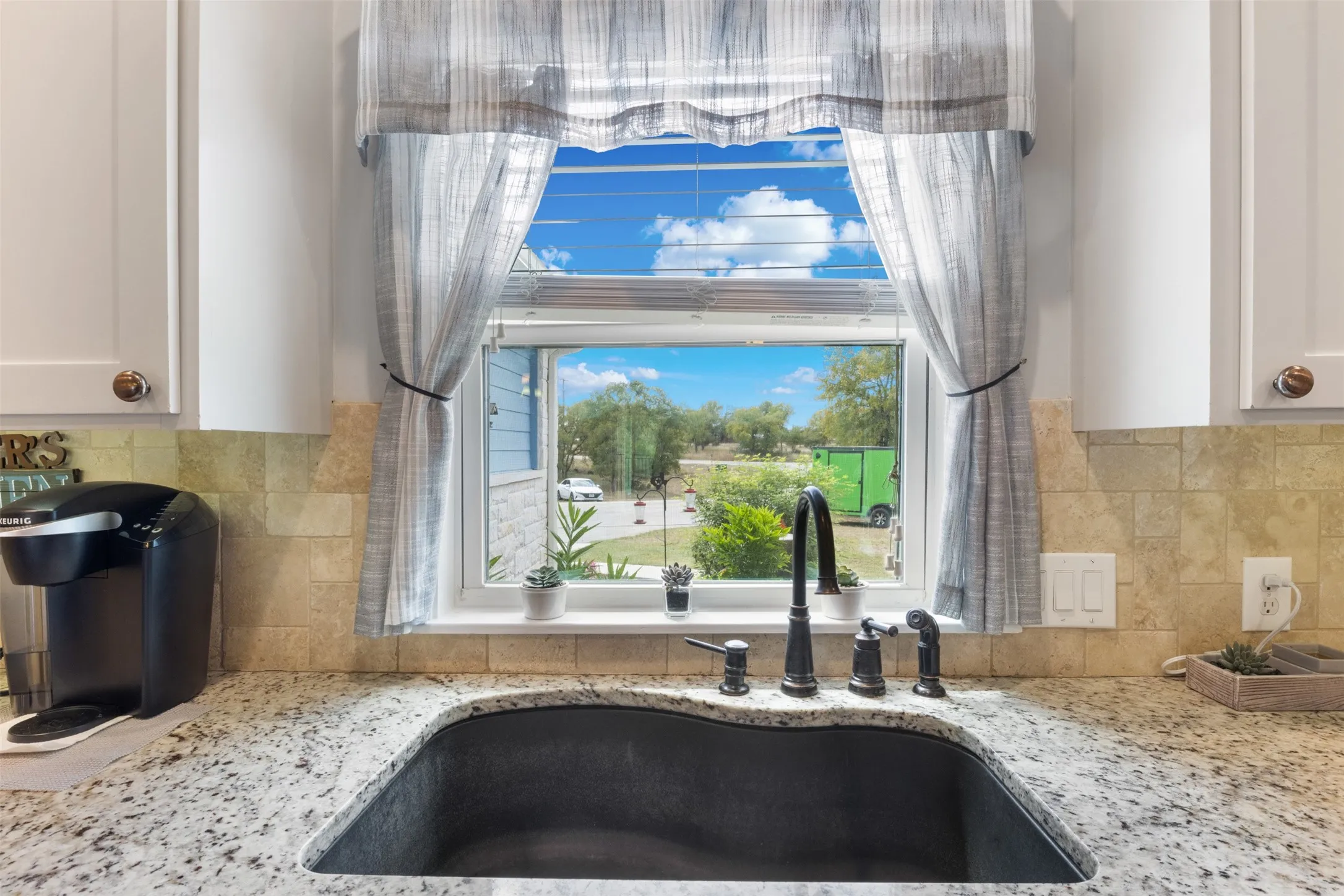 Single Family Residence For Sale in Llano County , 141 Eagle Point Cove, Kingsland, Texas 78639, 3 Bedroom, 2 Bathroom, 2 Garage spaces, 1,904 Sqft, built in 2015, mls#21063876, Real Estate Agent in Kingsland, Homes For Sale in Llano county, Homes For Sale in Kingsland, Realtor in Kingsland Texas, Real Estate Brokerage Independent Realty Texas, Luminita Cordes Realtor