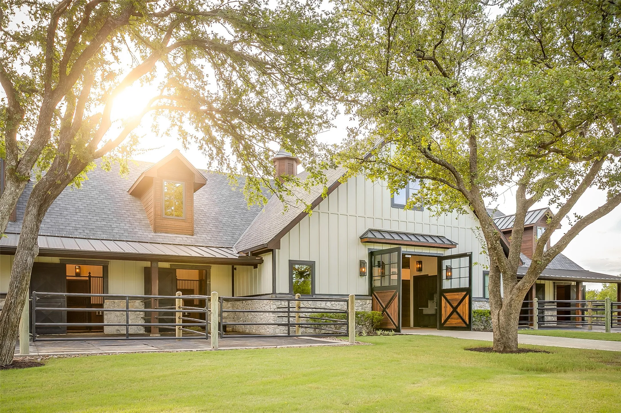 Architectural details in the barn rival those of a fine
home — from lighting to layout.