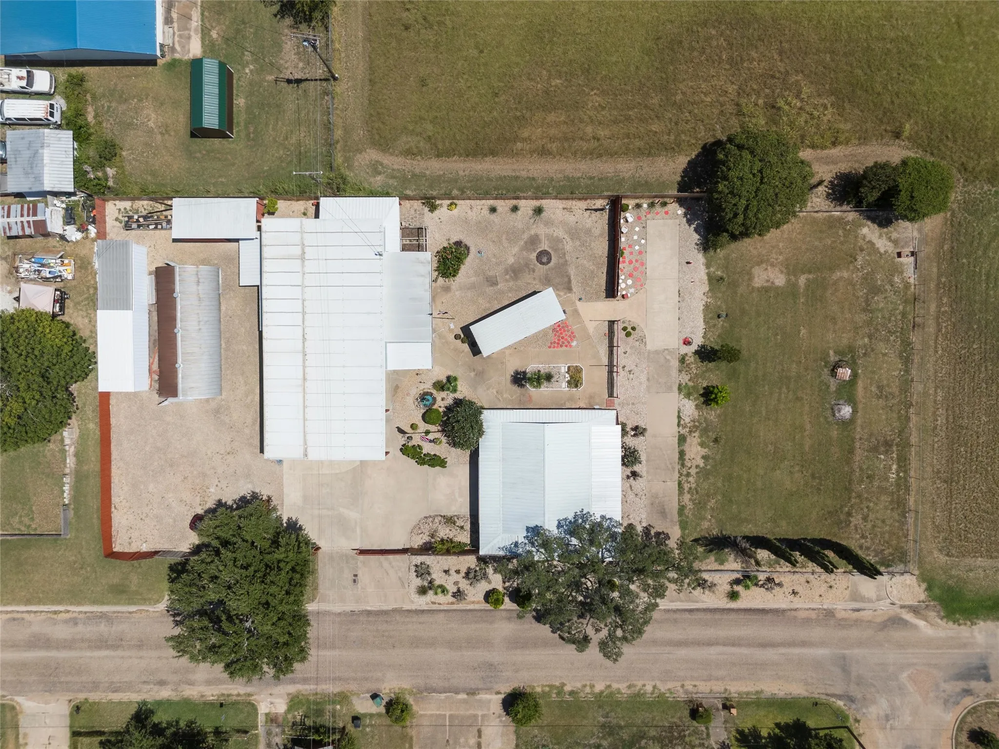 Single Family Residence For Sale in Mc Lennan County , 303 Westlake Drive, Woodway, Texas 76712, 2 Bedroom, 2 Bathroom, 2 Garage spaces, 2,072 Sqft, built in 1993, mls#21063010, Real Estate Agent in Woodway, Homes For Sale in Mc Lennan county, Homes For Sale in Woodway, Realtor in Woodway Texas, Real Estate Brokerage Independent Realty Texas, Luminita Cordes Realtor