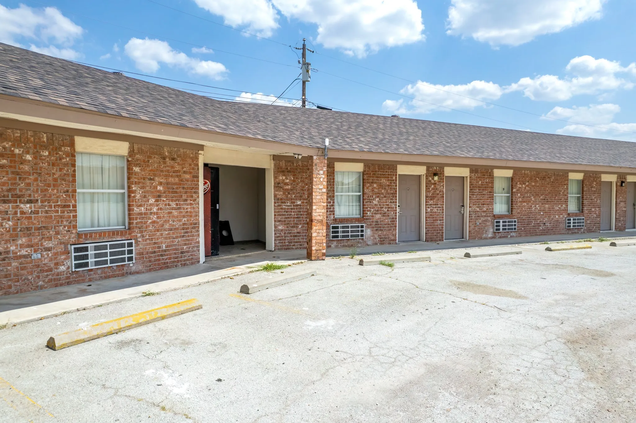 Hotel/Motel For Sale in Brown County , 4410 Highway 377 S, Brownwood, Texas 76801, 0, 0, Garage spaces, 0 Sqft, built in 0, Preowned, mls#21055316, Real Estate Agent in Brownwood, Homes For Sale in Brown county, Homes For Sale in Brownwood, Realtor in Brownwood Texas, Real Estate Brokerage Independent Realty Texas, Luminita Cordes Realtor