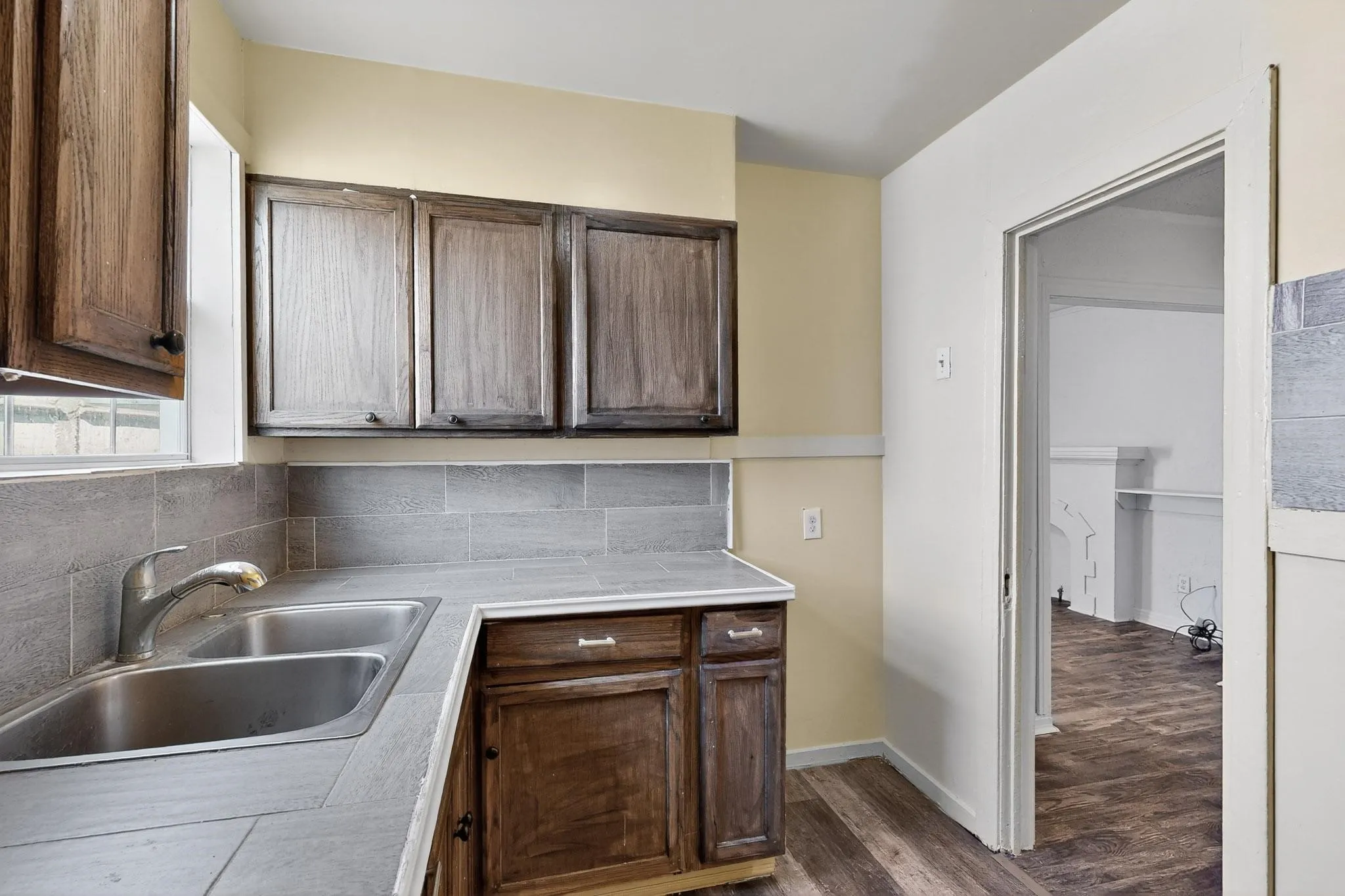 Duplex For Sale in Dallas County , 5020 Pershing Street, Dallas, Texas 75206, 2 Bedroom, 2 Bathroom, 2 Garage spaces, 0 Sqft, built in 1938, Preowned, mls#21061033, Real Estate Agent in Dallas, Homes For Sale in Dallas county, Homes For Sale in Dallas, Realtor in Dallas Texas, Real Estate Brokerage Independent Realty Texas, Luminita Cordes Realtor