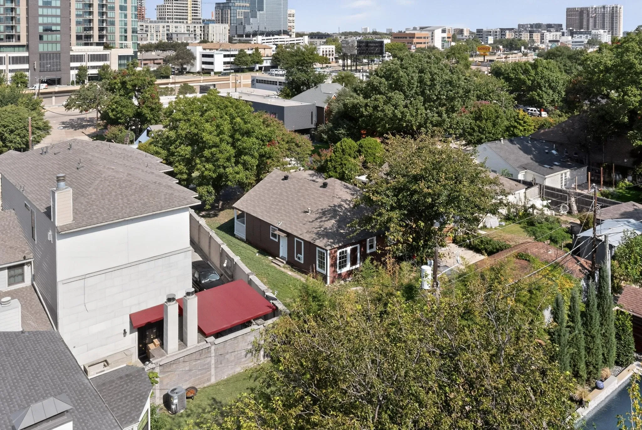 Duplex For Sale in Dallas County , 5020 Pershing Street, Dallas, Texas 75206, 2 Bedroom, 2 Bathroom, 2 Garage spaces, 0 Sqft, built in 1938, Preowned, mls#21061033, Real Estate Agent in Dallas, Homes For Sale in Dallas county, Homes For Sale in Dallas, Realtor in Dallas Texas, Real Estate Brokerage Independent Realty Texas, Luminita Cordes Realtor